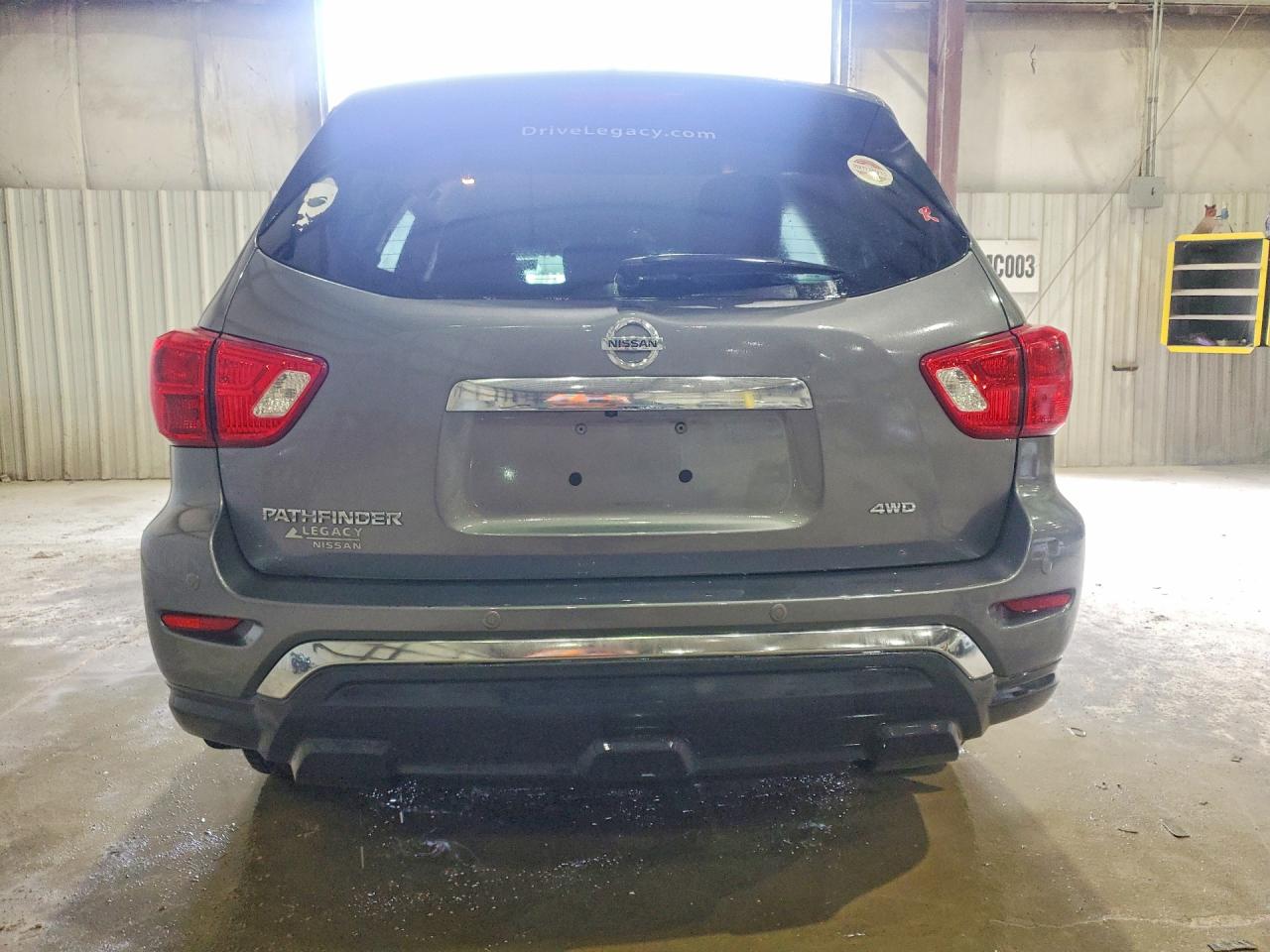 Nissan Pathfinder S