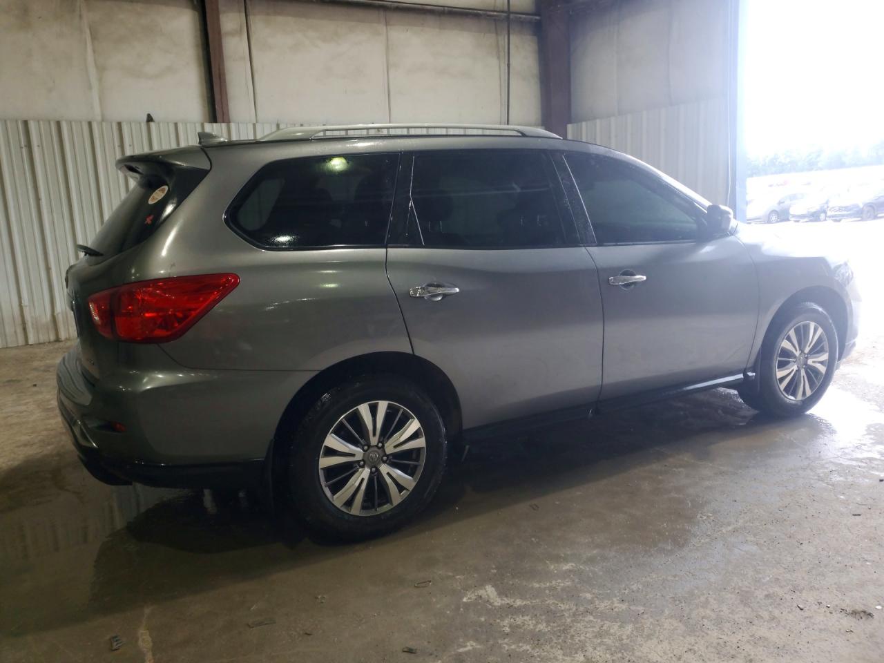 Nissan Pathfinder S