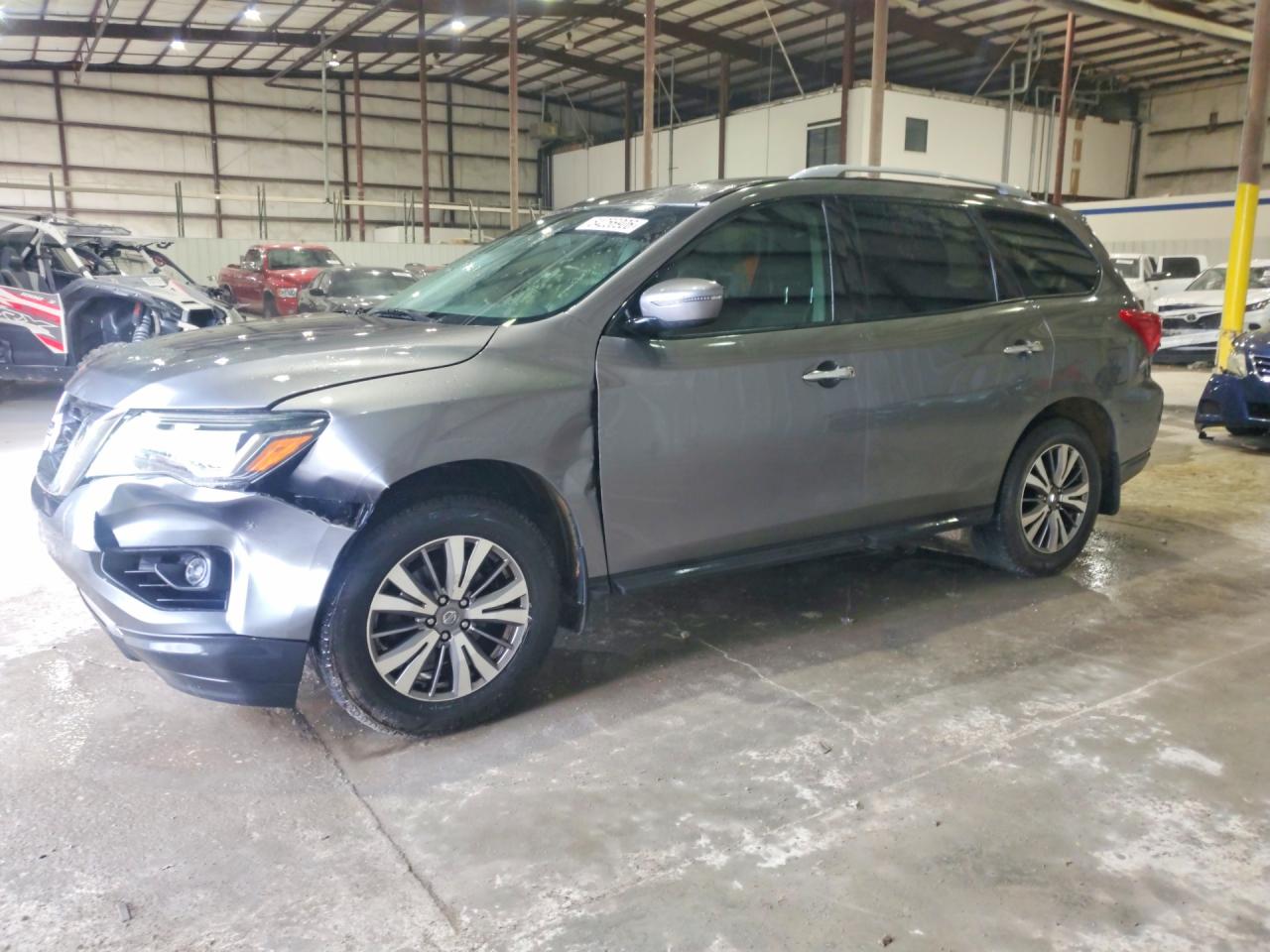 Salvage Nissan Pathfinder Image
