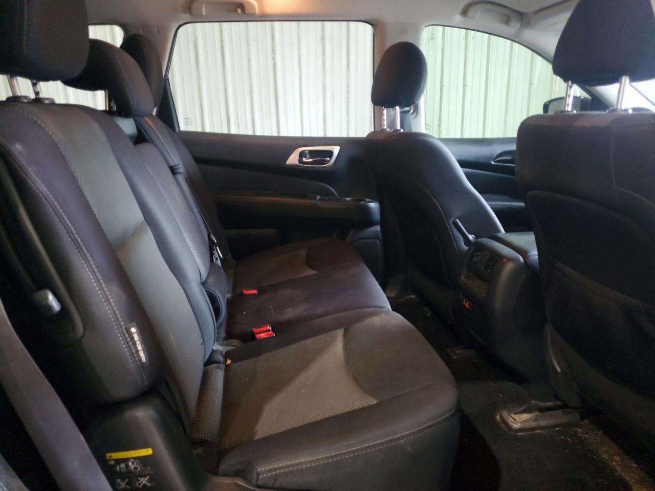 Nissan Pathfinder S