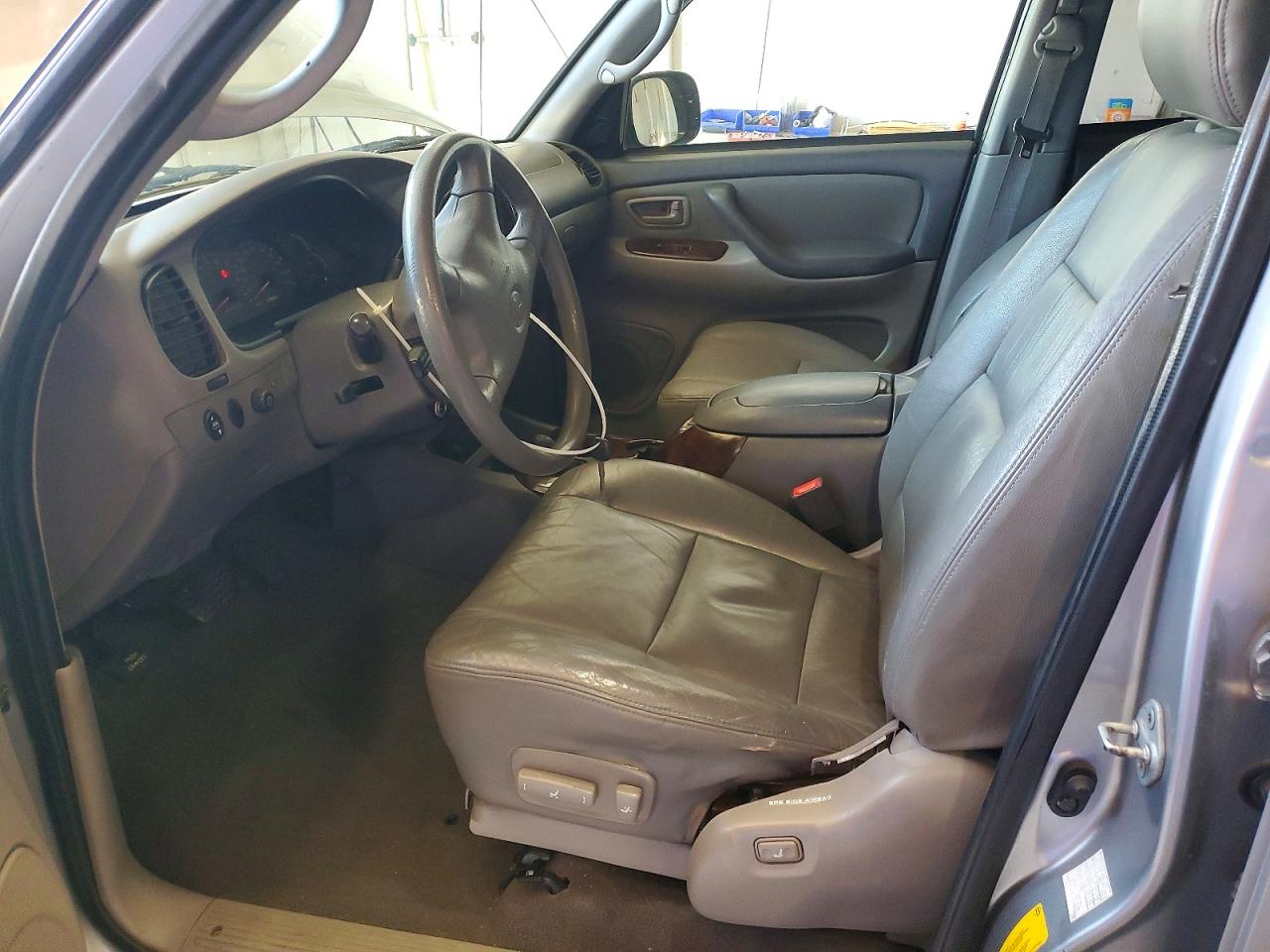Toyota Sequoia Sr5