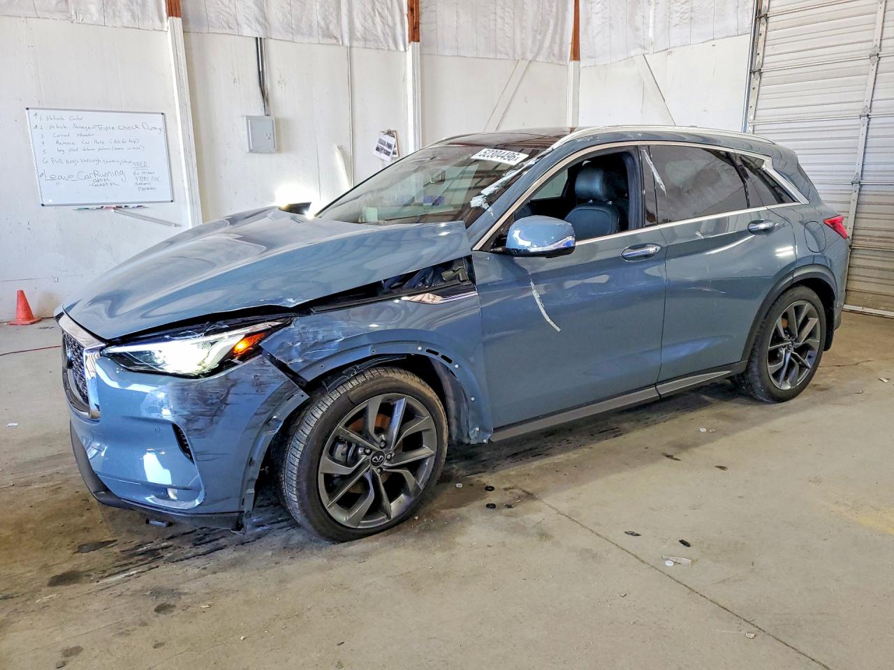 Salvage INFINITI Qx Image