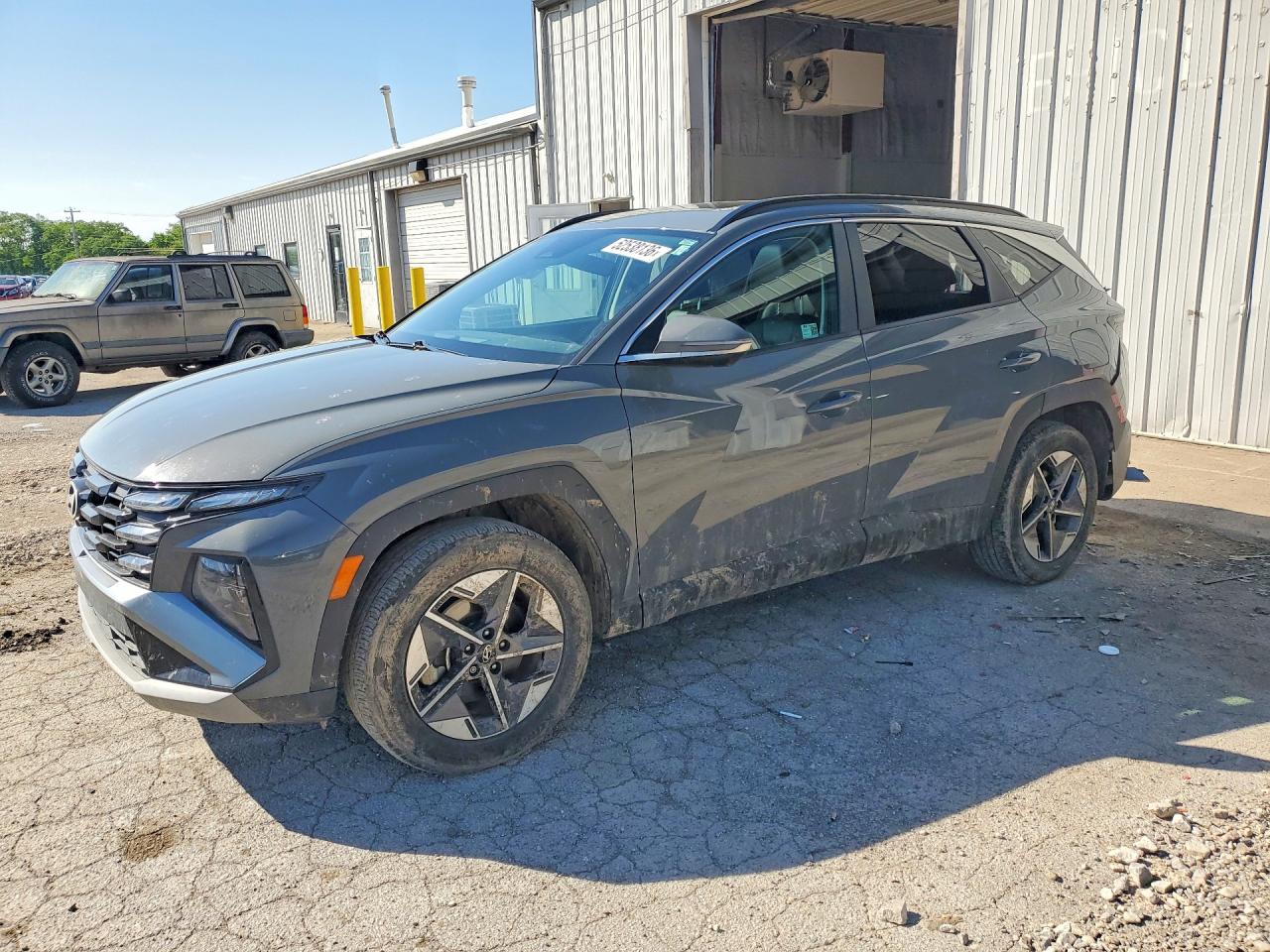 Salvage Hyundai TUCSON Image