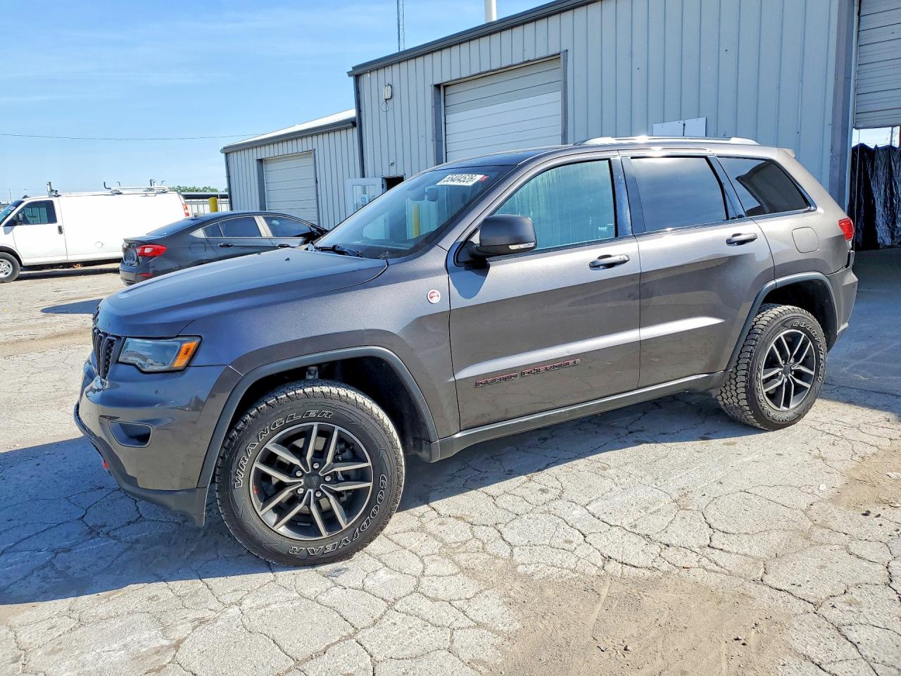 Salvage Jeep Cherokee Image