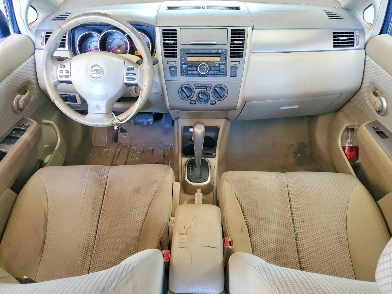 Nissan Versa 1.8 S