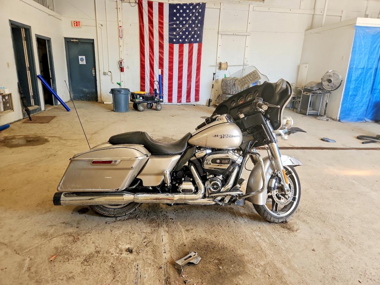 Salvage Harley-Davidson Fl Image