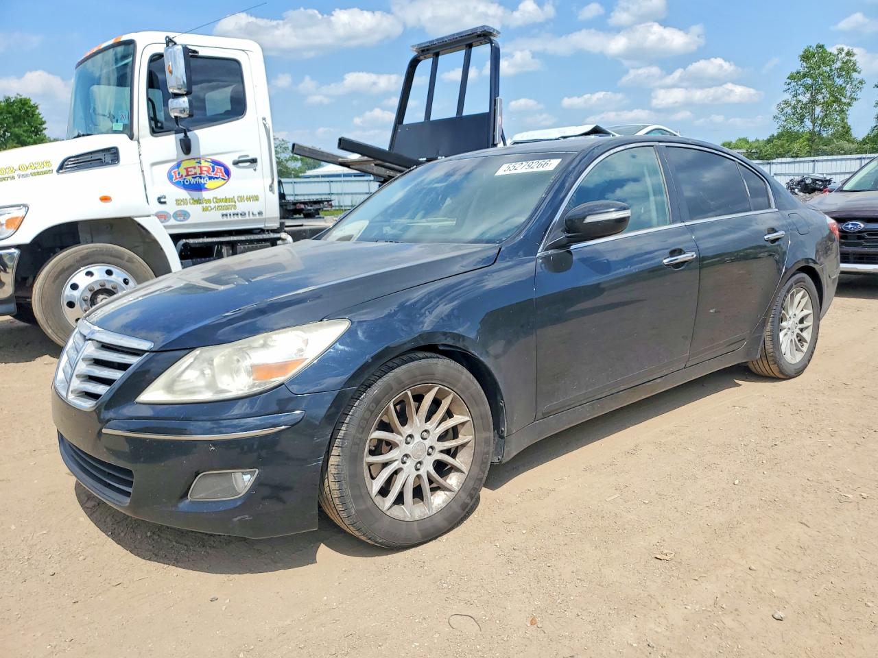Salvage Hyundai Genesis Image