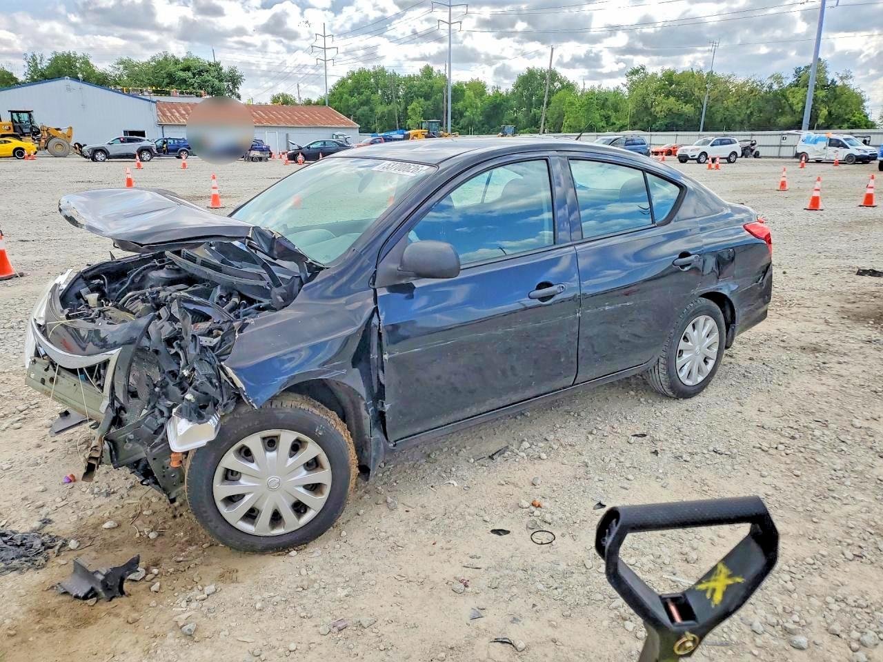 Salvage Nissan Versa Image