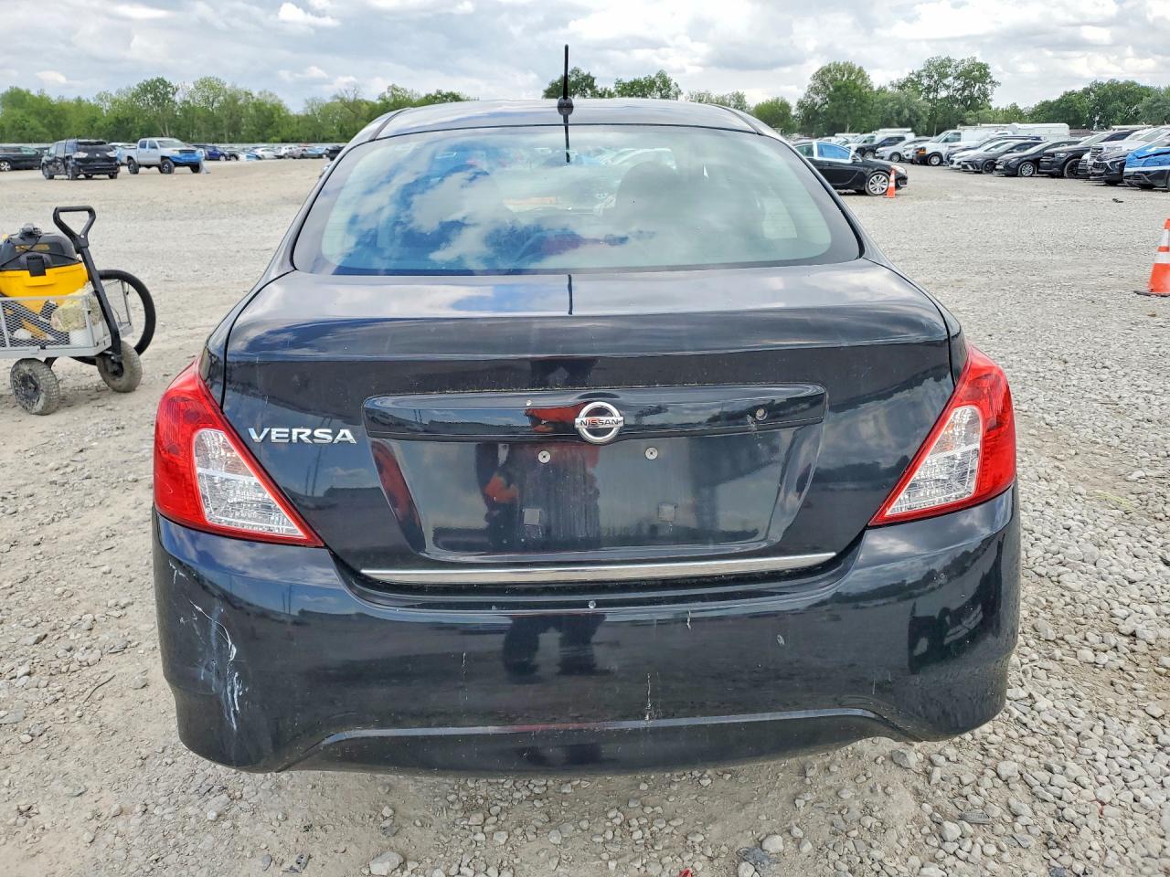 Nissan Versa 1.6 S