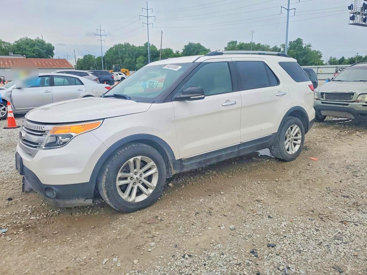 Salvage Ford Explorer Image