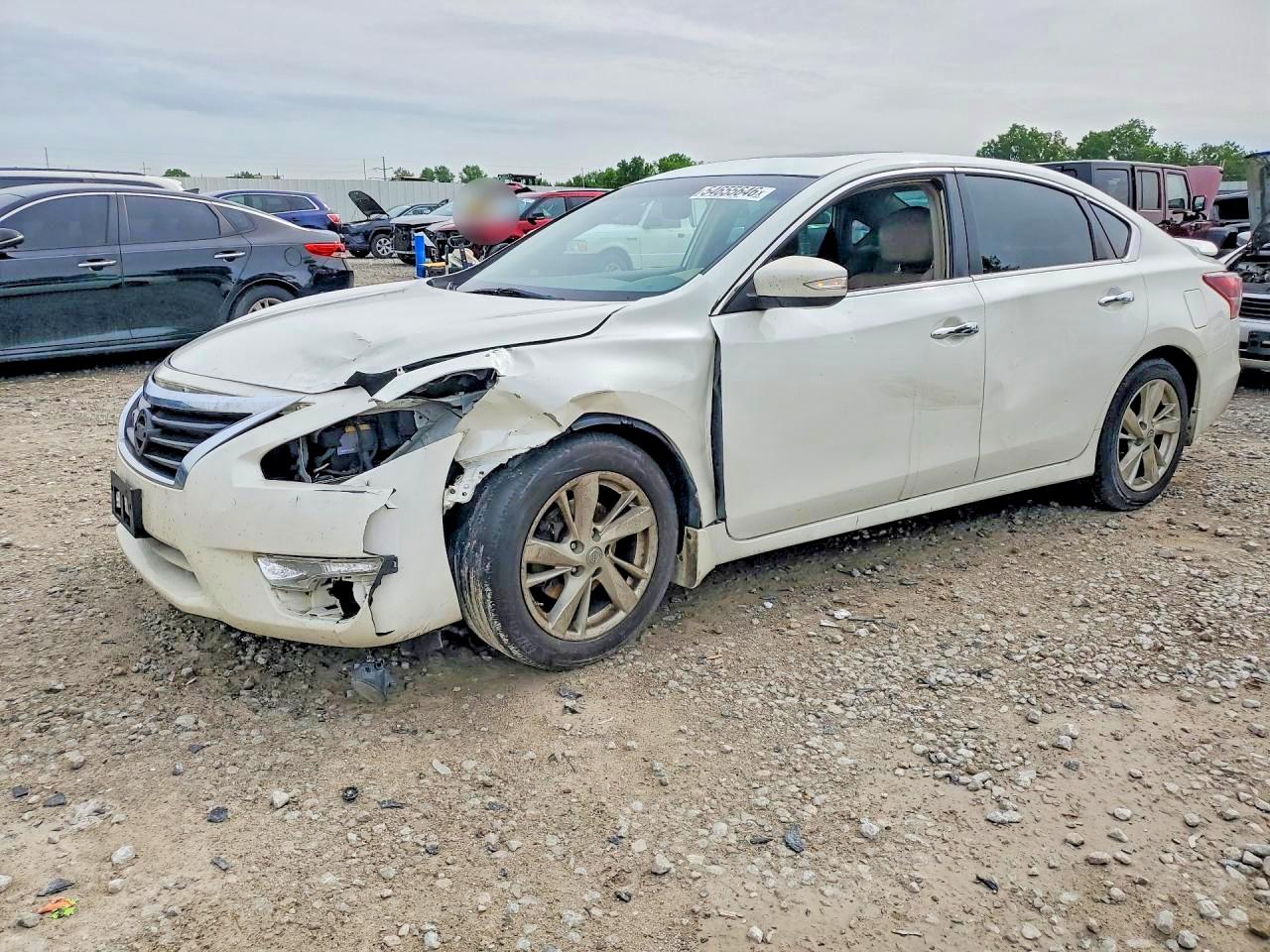Salvage Nissan Altima Image