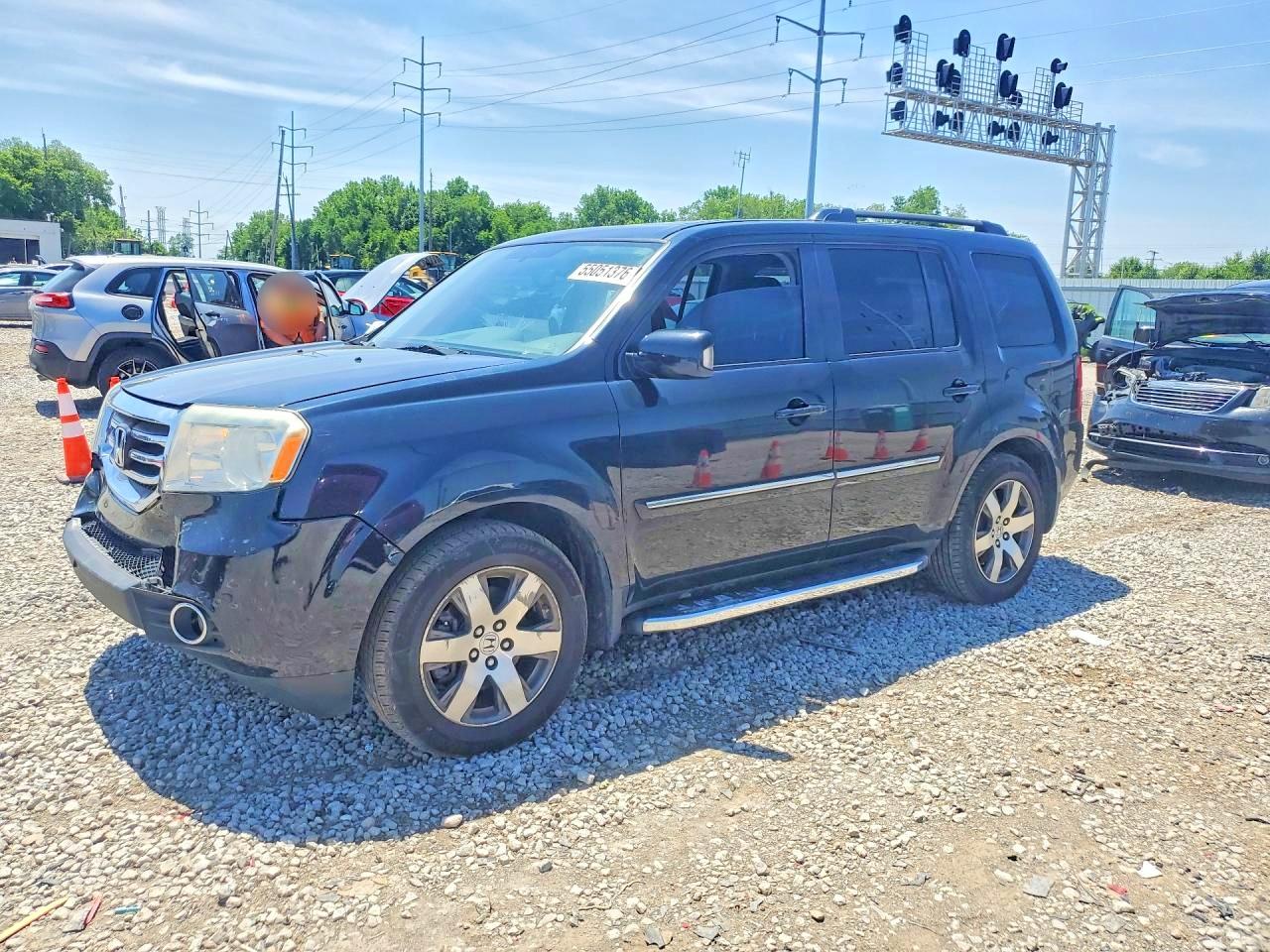 Salvage Honda Pilot Image