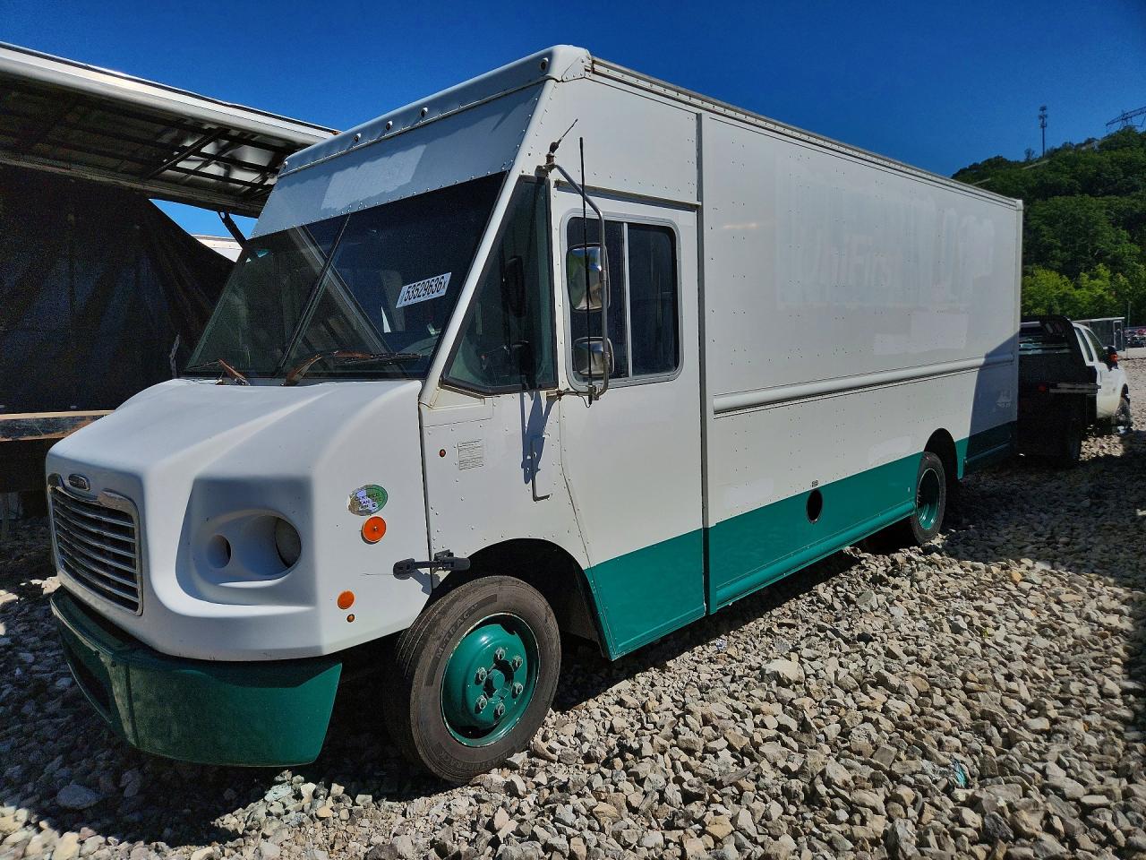 Salvage Freightliner Chassis Image