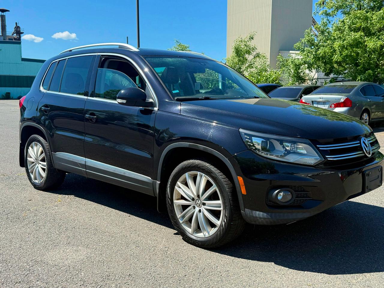 Salvage Volkswagen Tiguan Image
