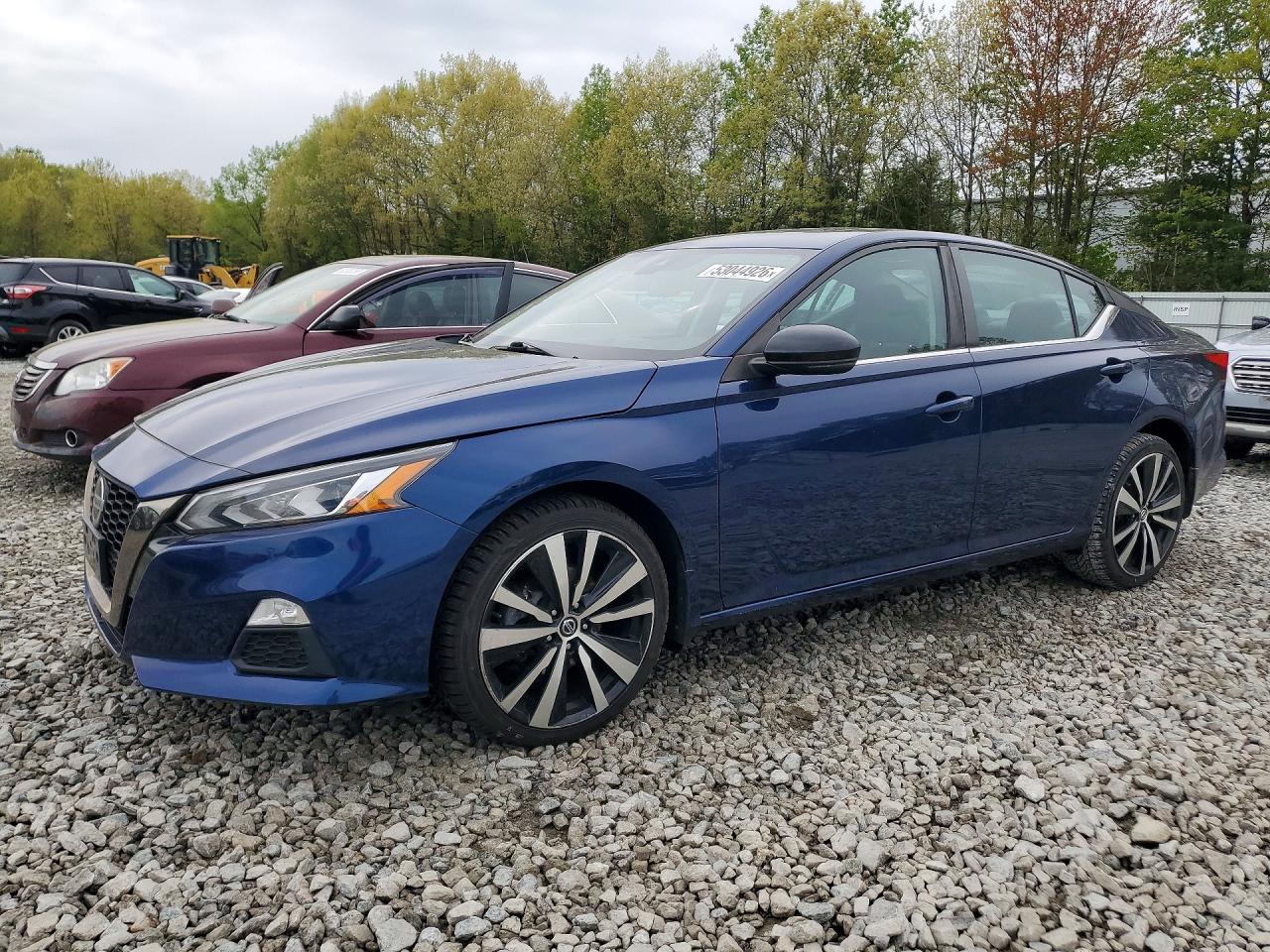 Salvage Nissan Altima Image