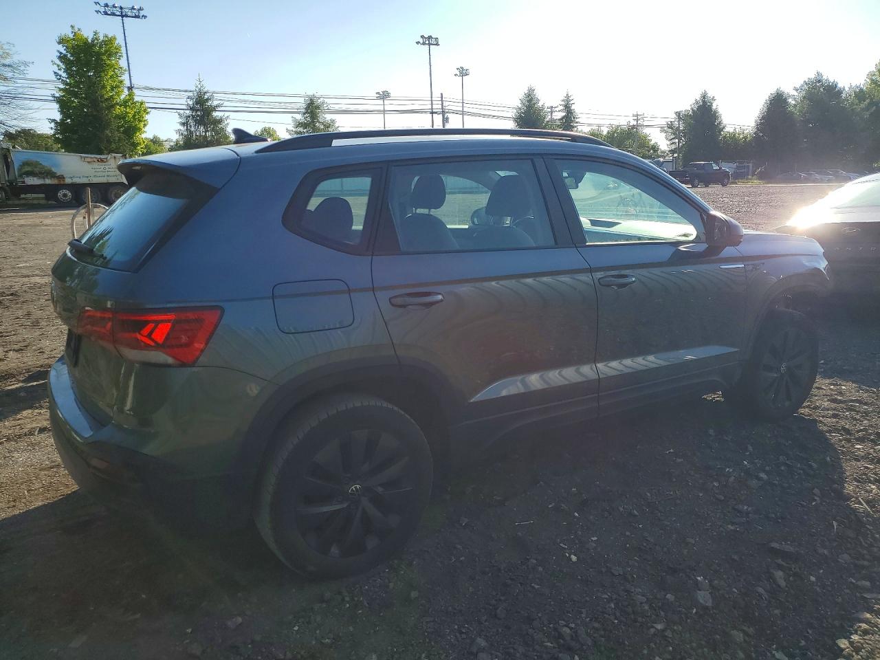 Volkswagen Taos S