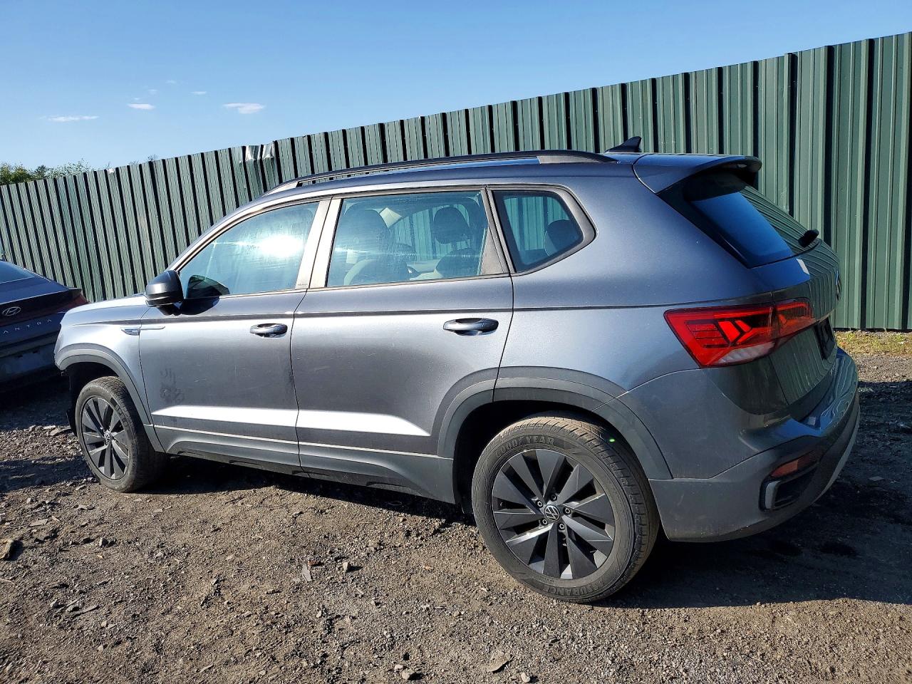 Volkswagen Taos S