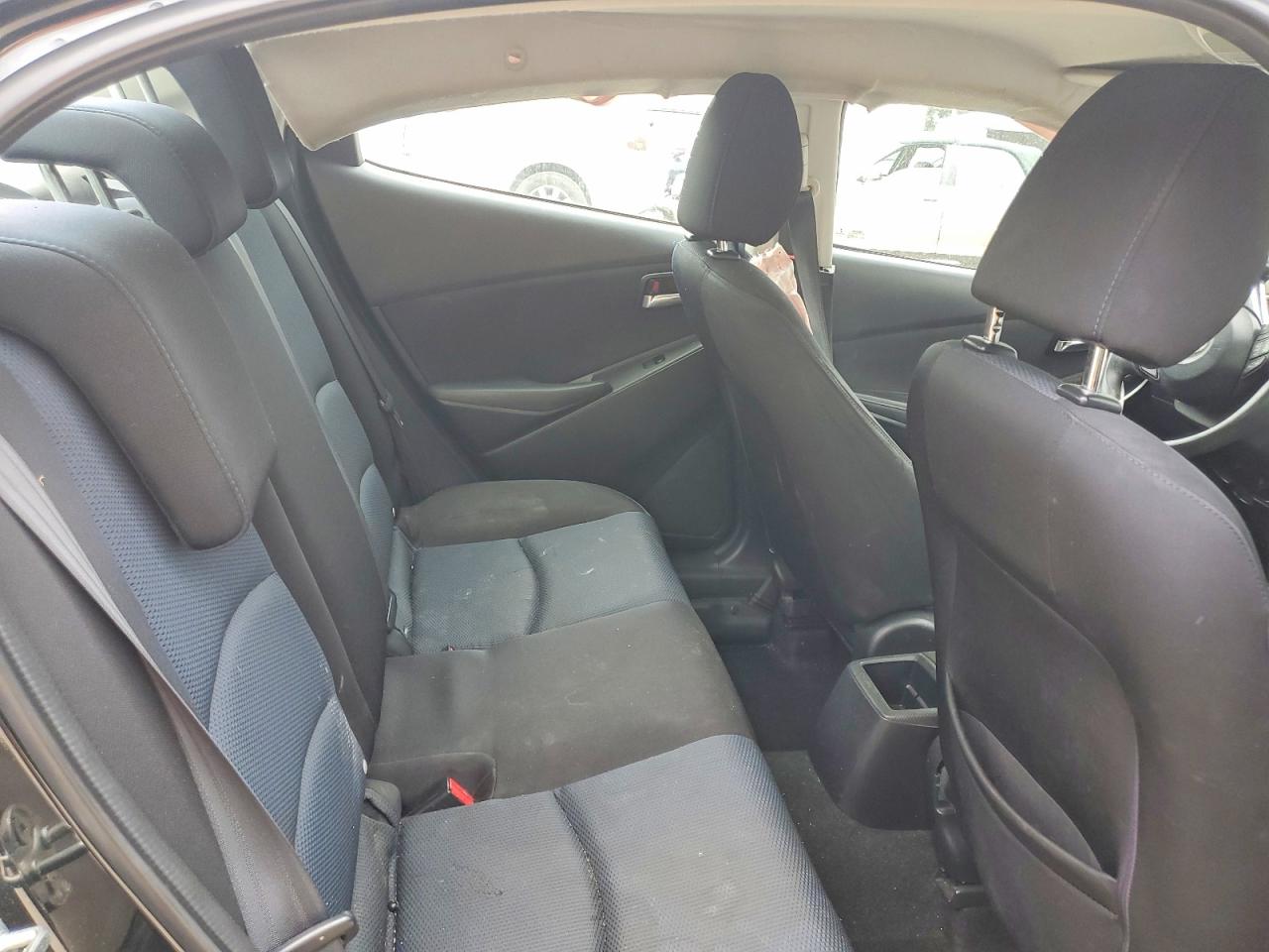 Toyota Yaris Base