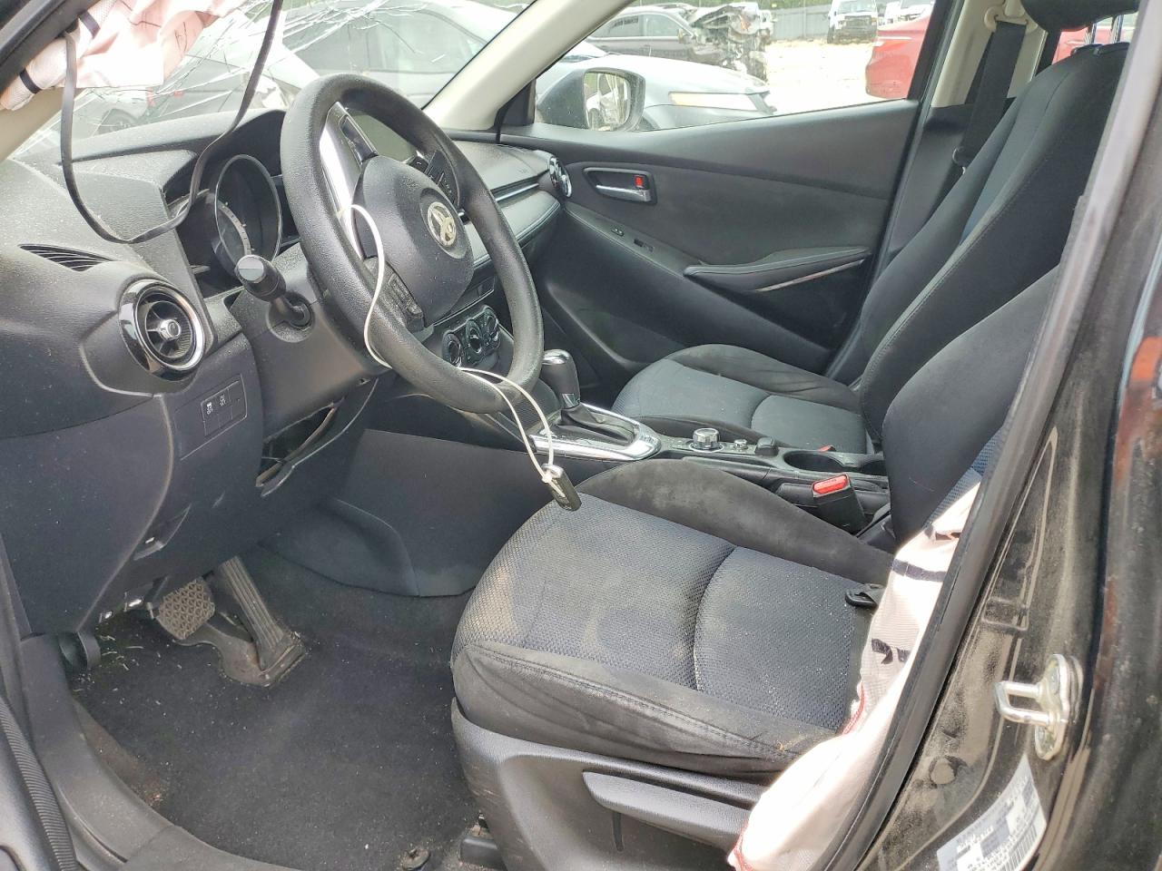 Toyota Yaris Base