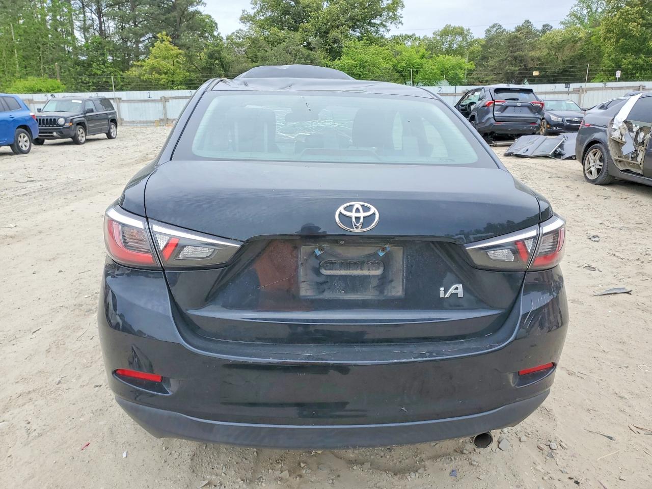 Toyota Yaris Base