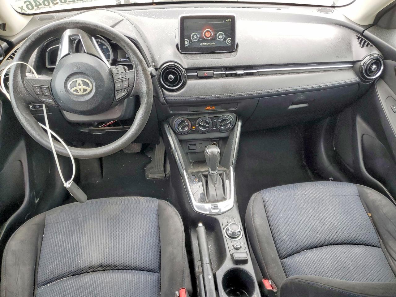 Toyota Yaris Base