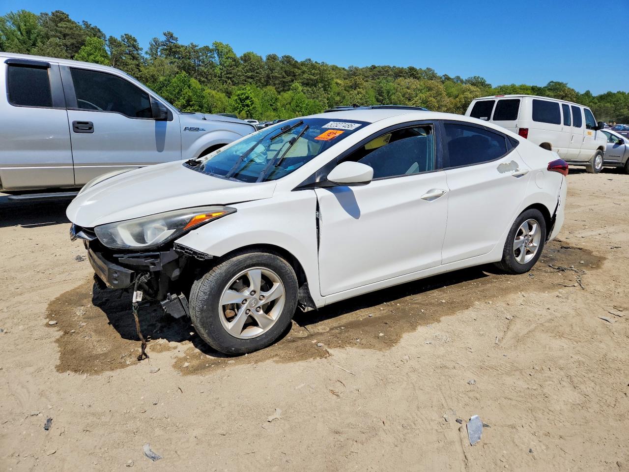 Salvage Hyundai ELANTRA Image