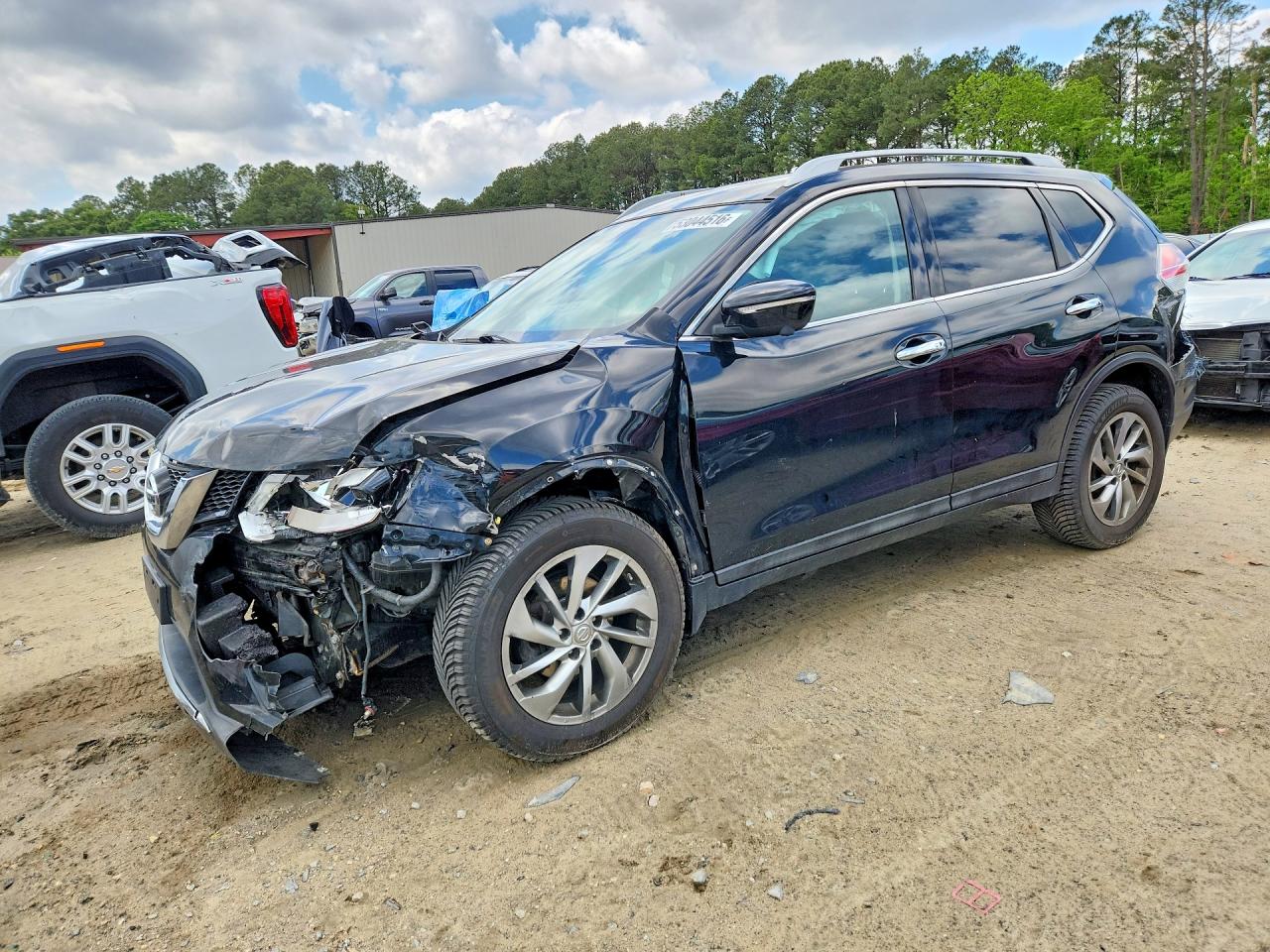 Salvage Nissan Rogue Image