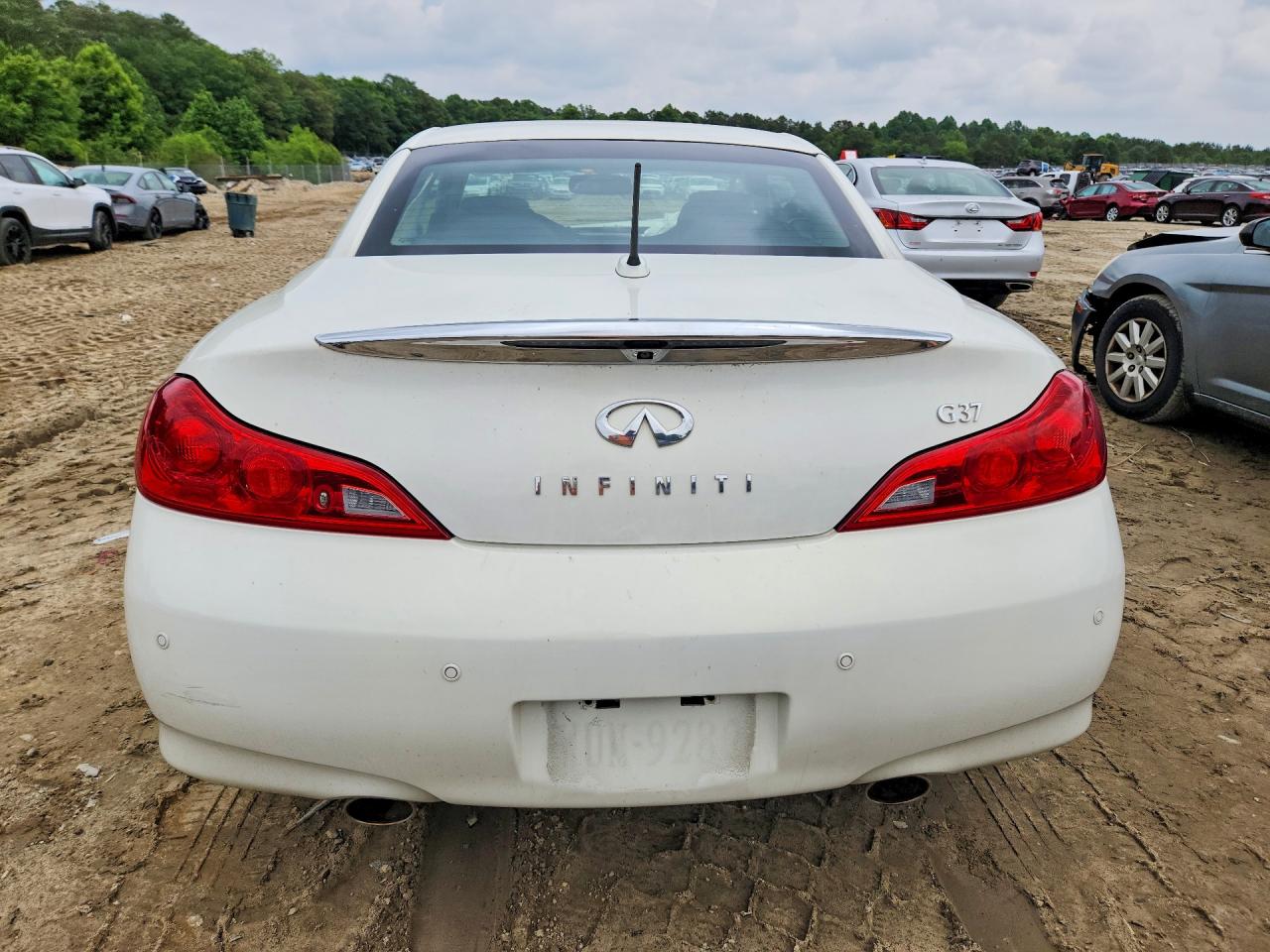 INFINITI G37 Base