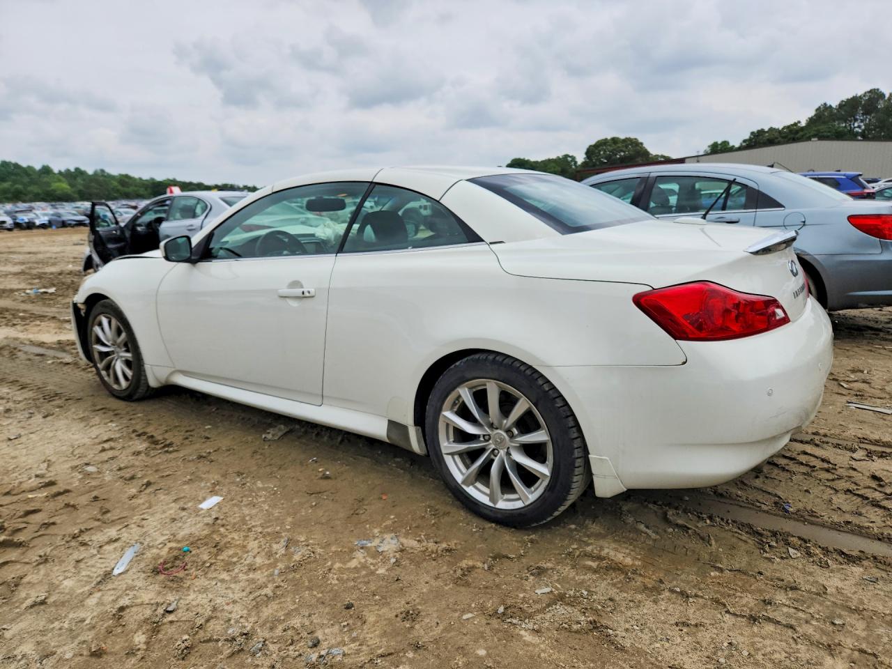INFINITI G37 Base