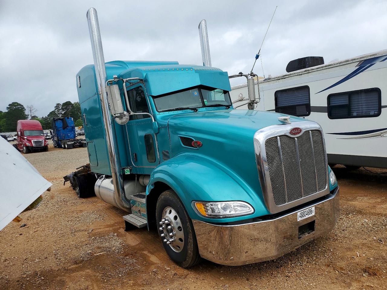 Salvage Peterbilt 386 Image