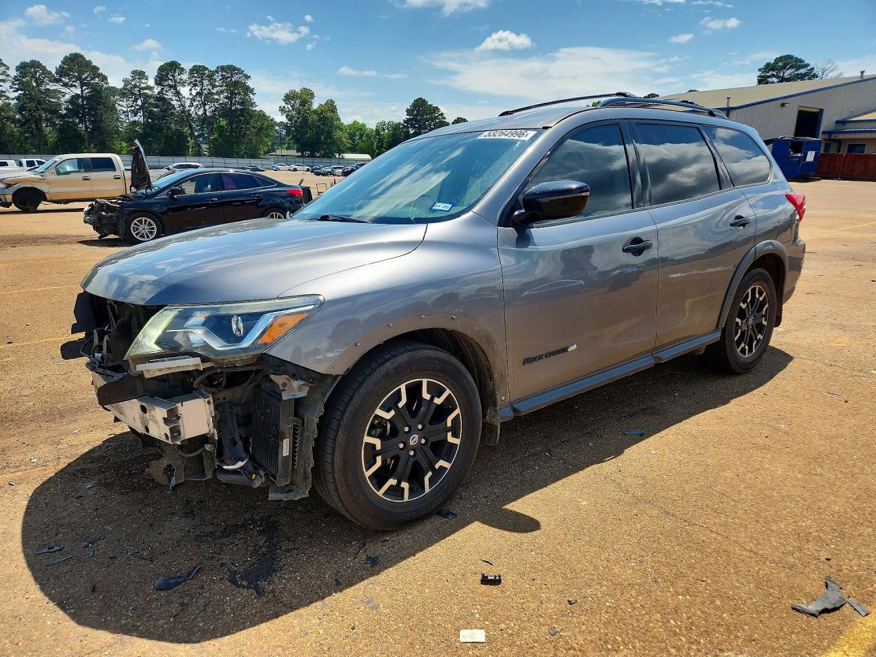 Salvage Nissan Pathfinder Image