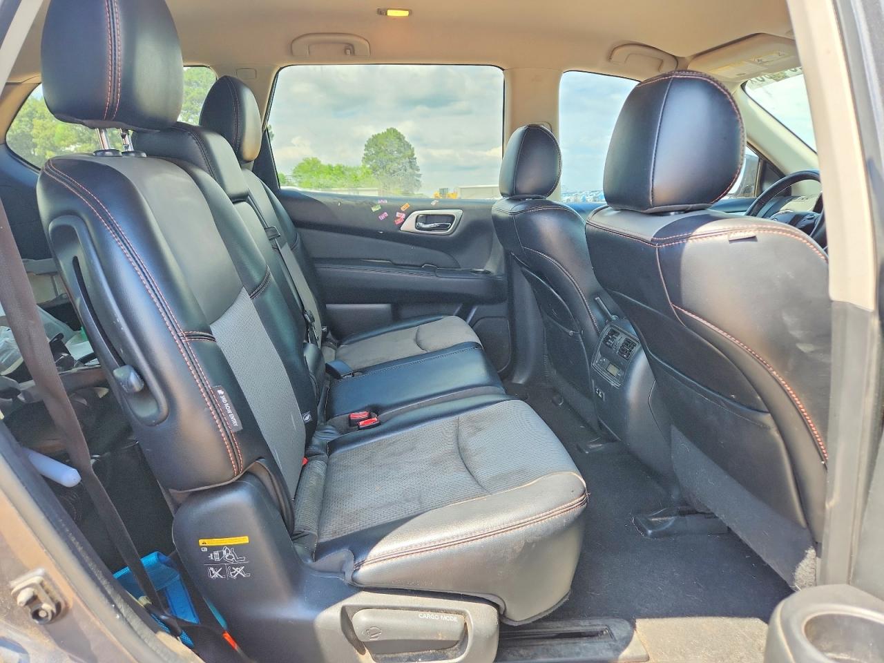 Nissan Pathfinder Sv