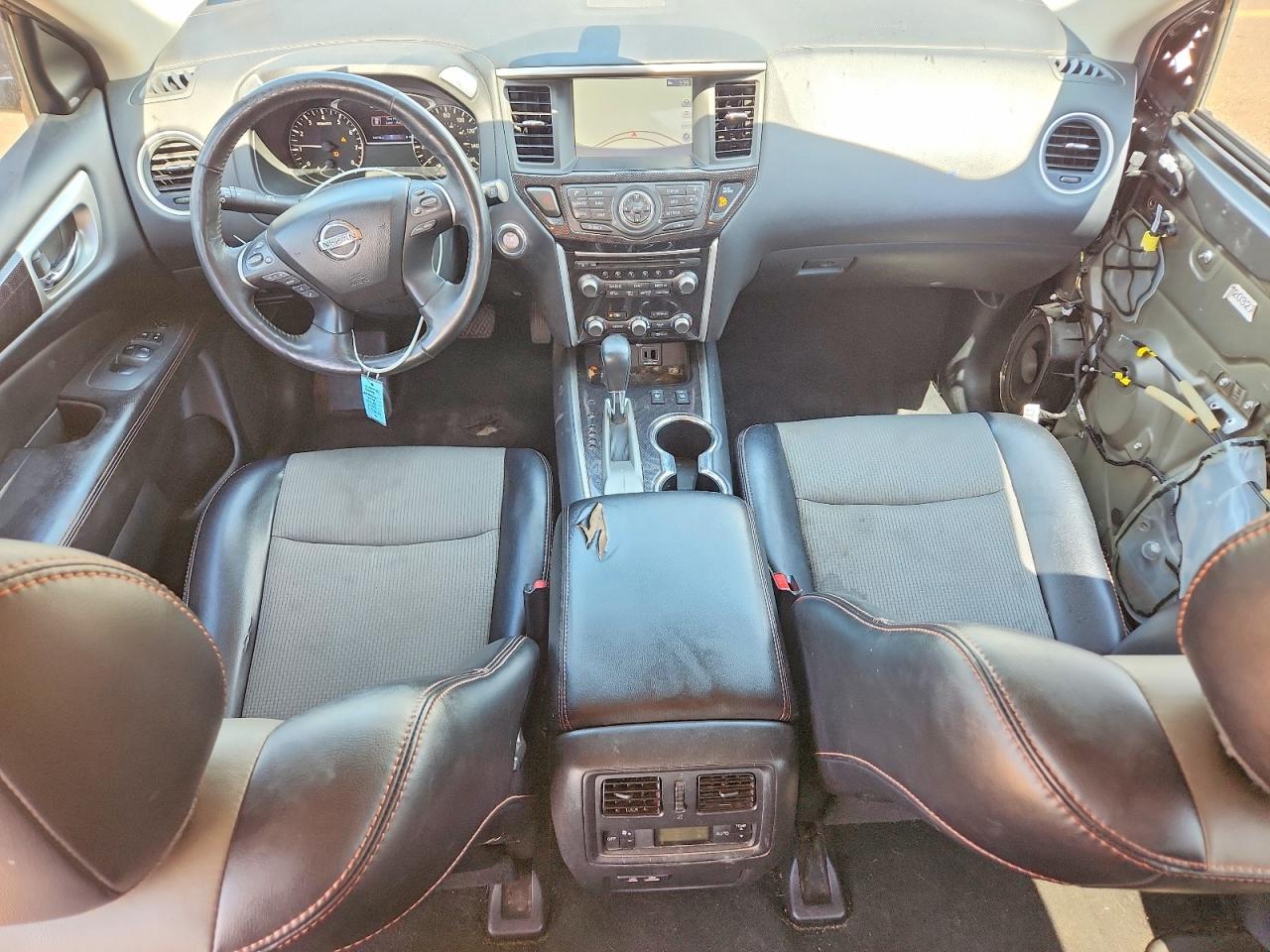 Nissan Pathfinder Sv