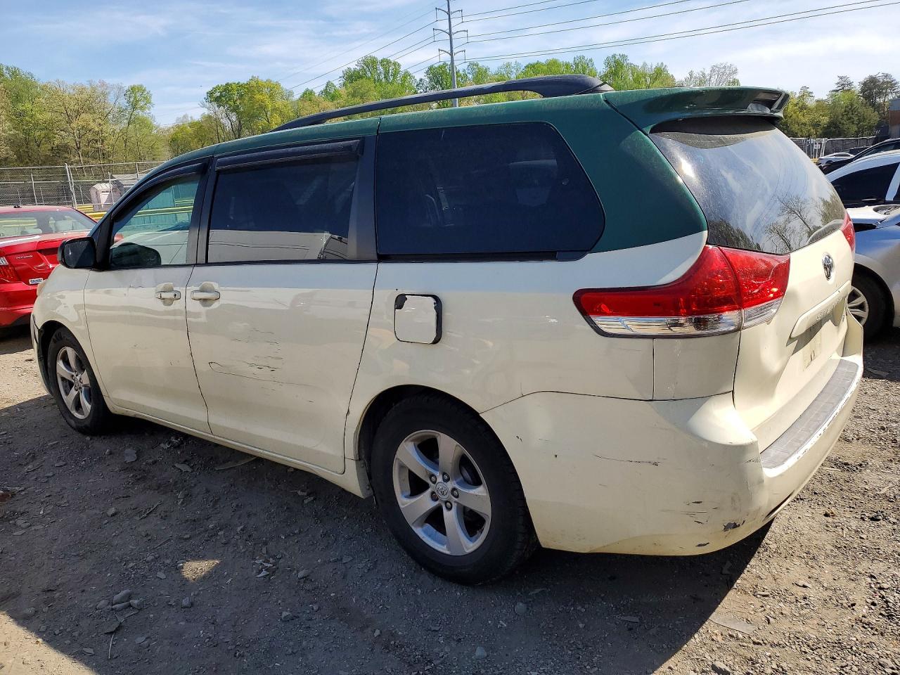 Toyota Sienna Le 8-passenger