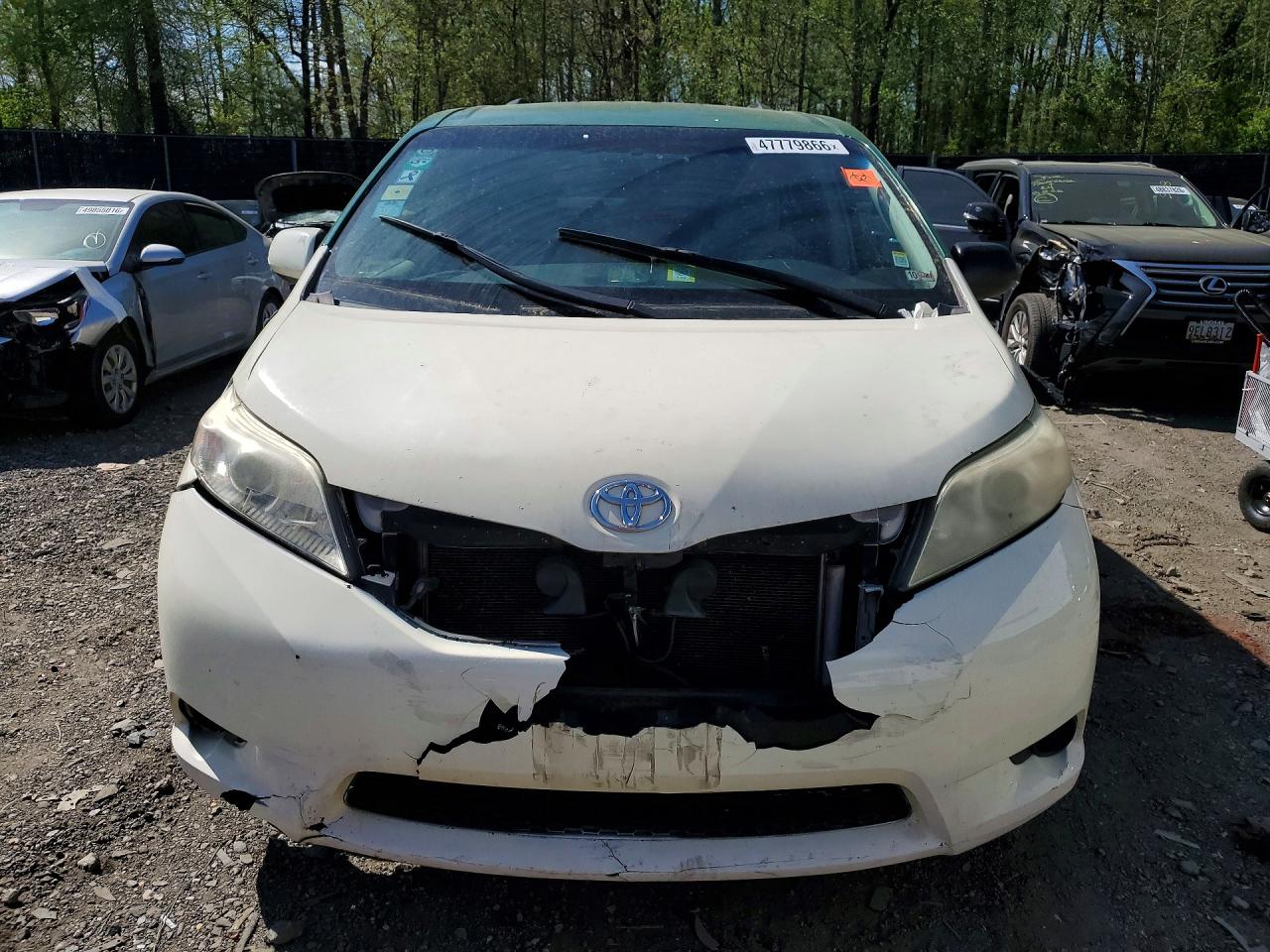 Toyota Sienna Le 8-passenger