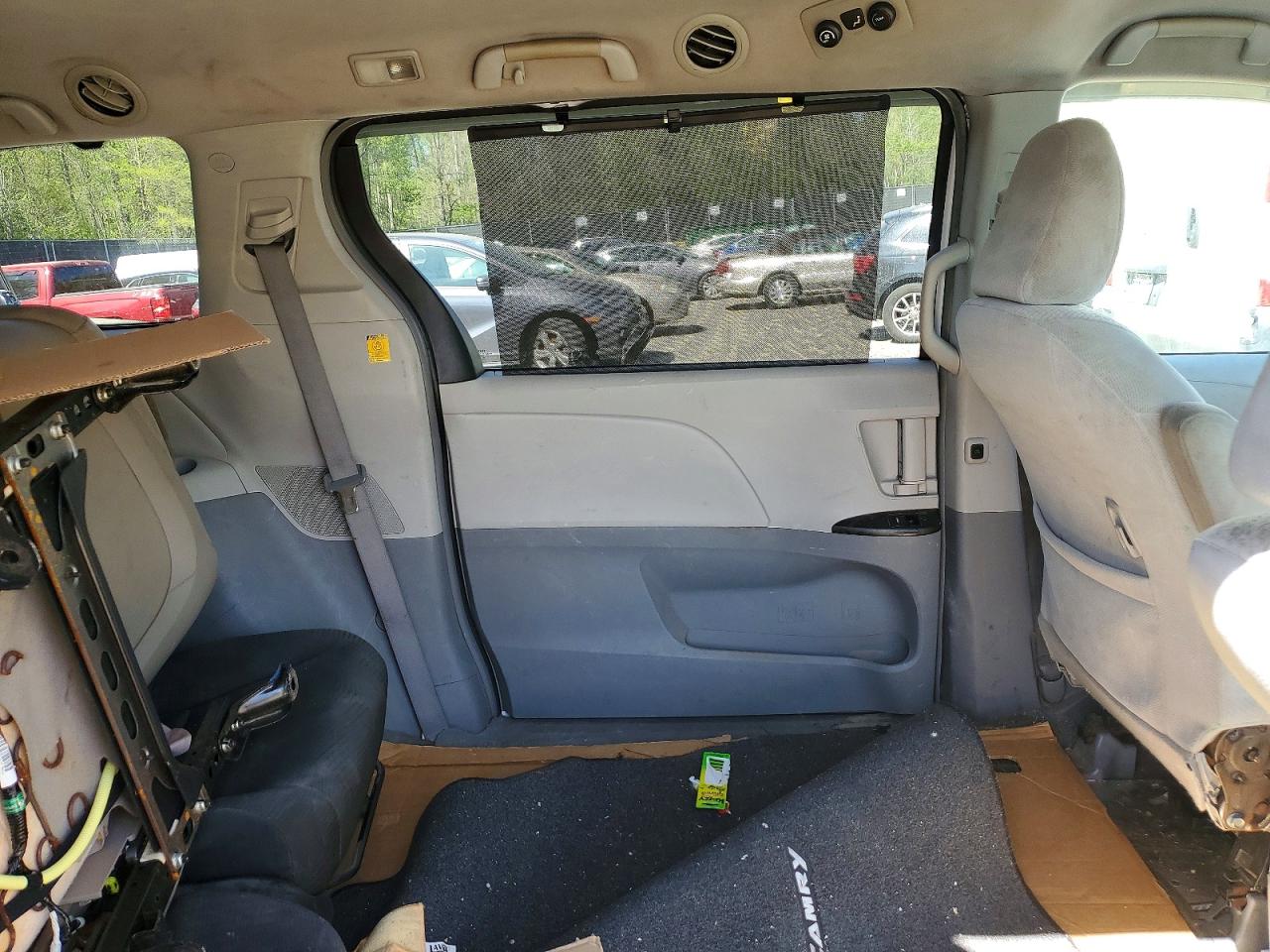 Toyota Sienna Le 8-passenger