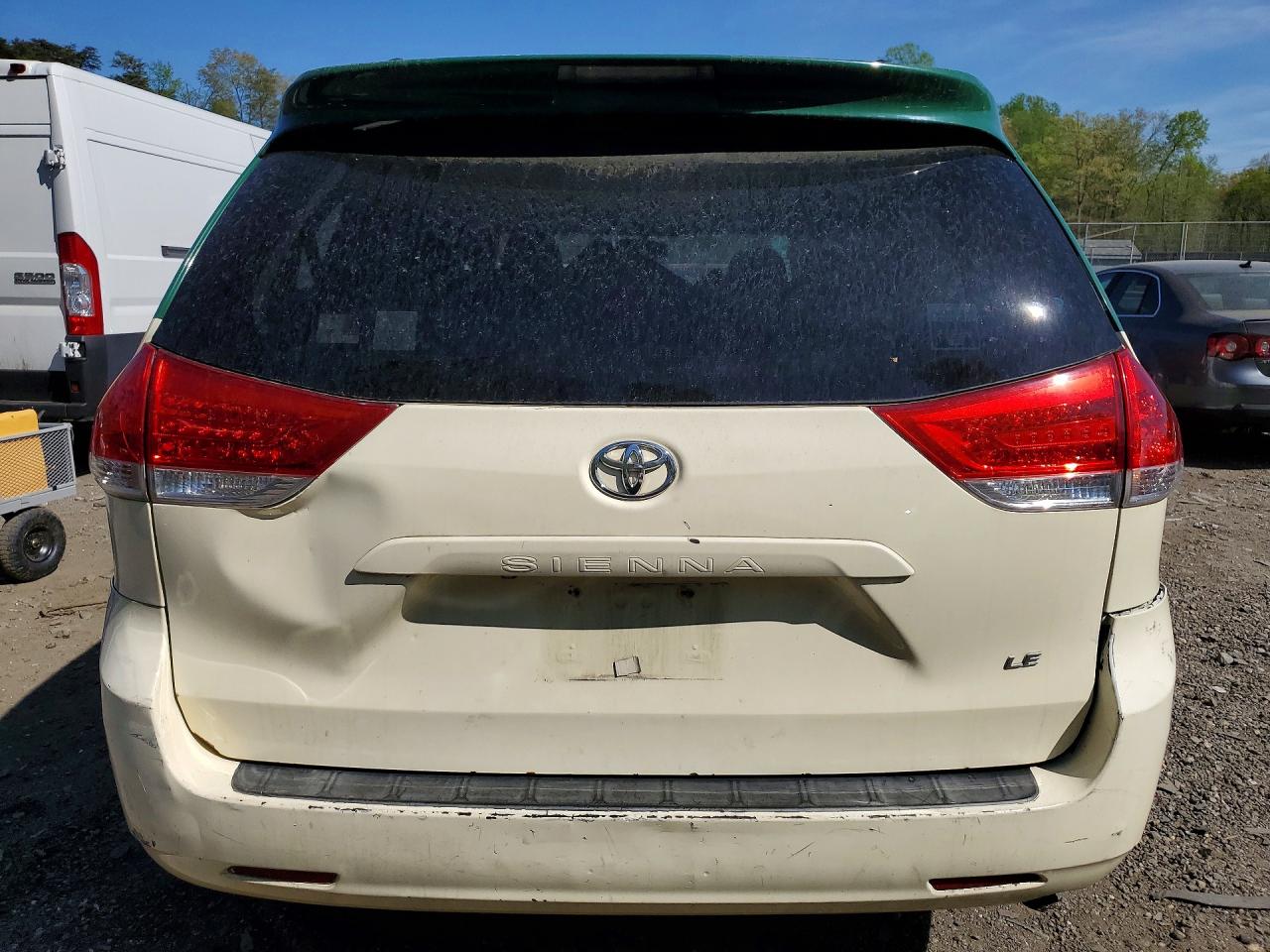 Toyota Sienna Le 8-passenger