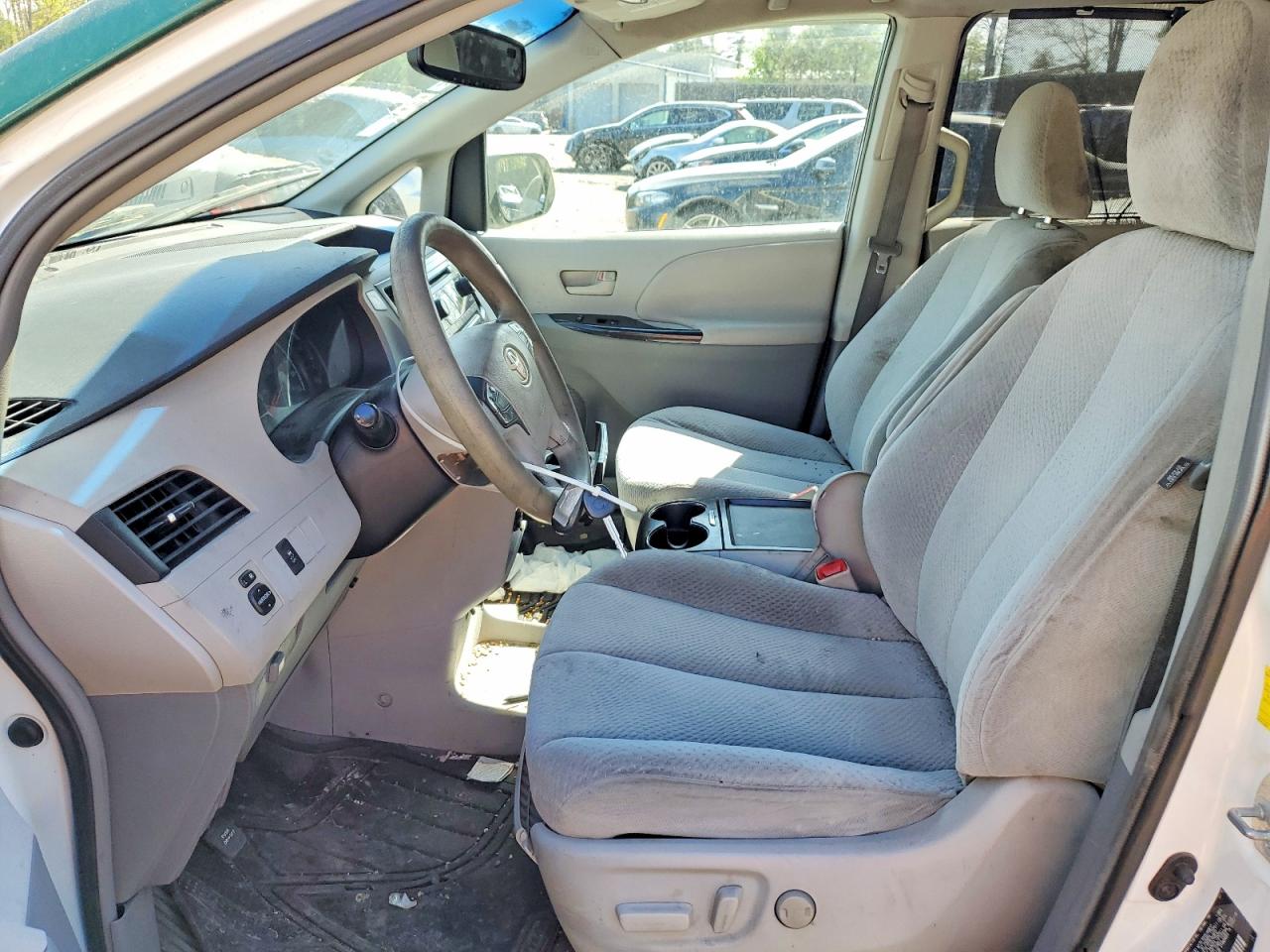 Toyota Sienna Le 8-passenger