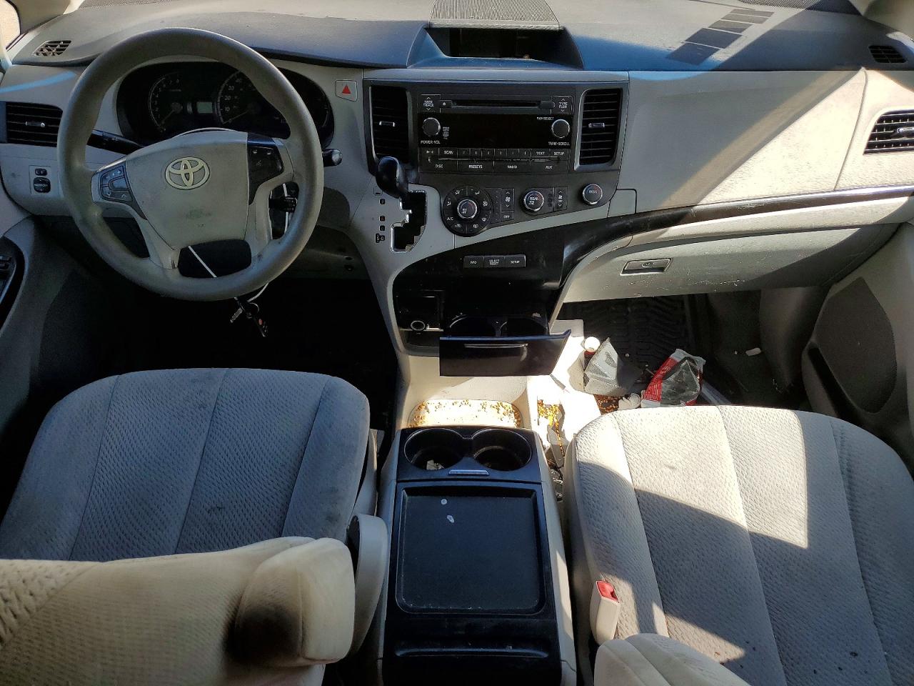 Toyota Sienna Le 8-passenger