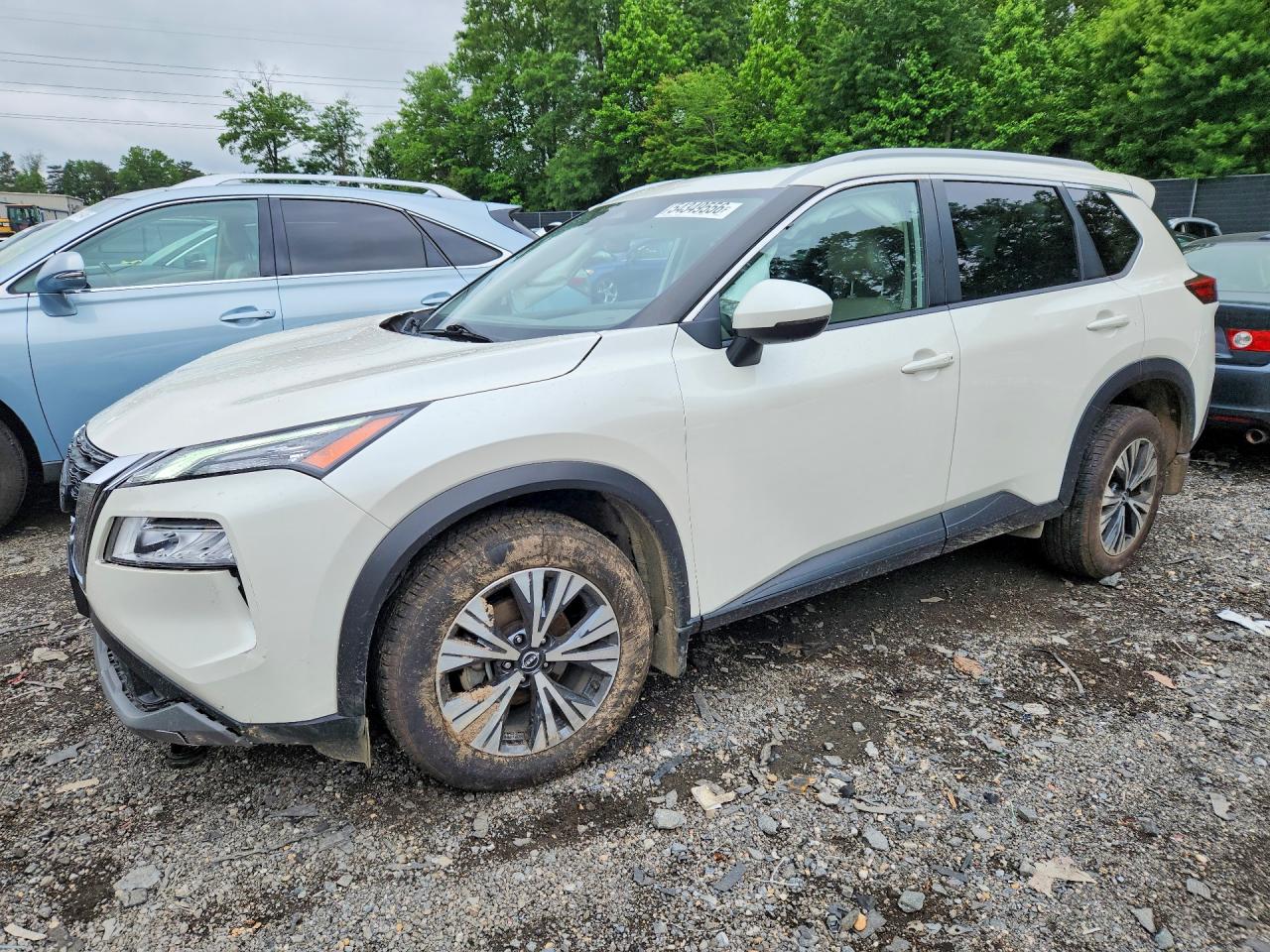 Salvage Nissan Rogue Image