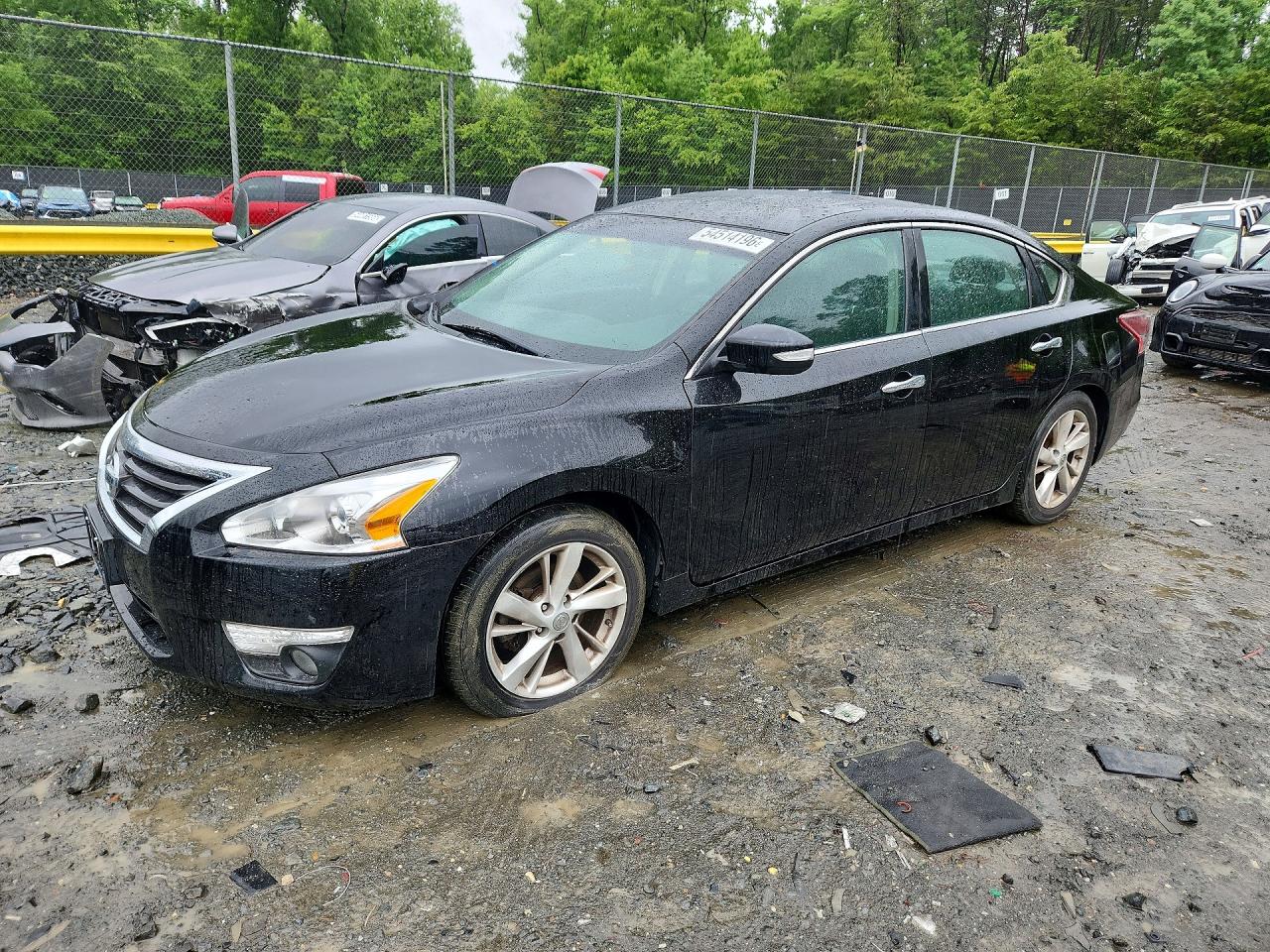 Salvage Nissan Altima Image