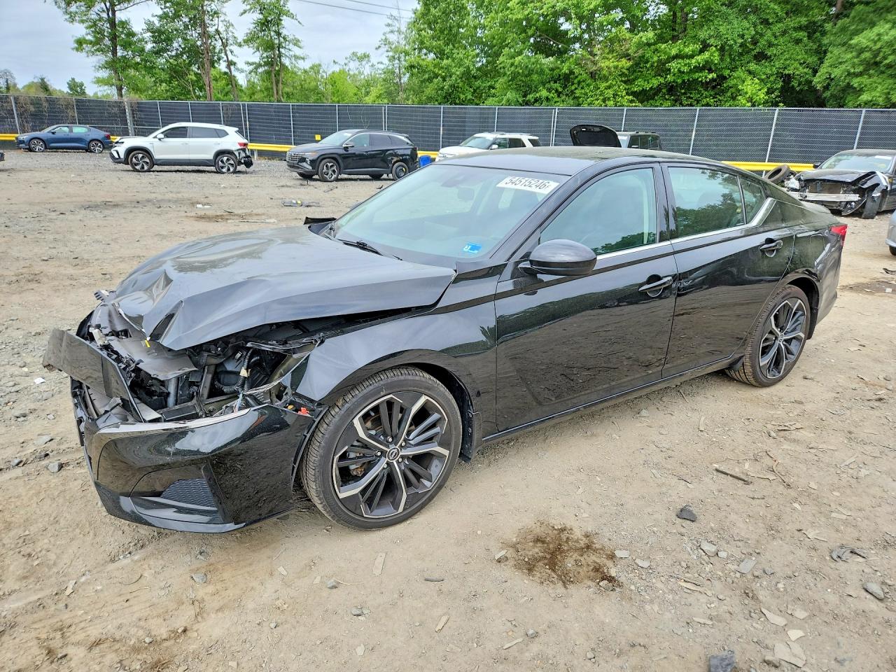 Salvage Nissan Altima Image