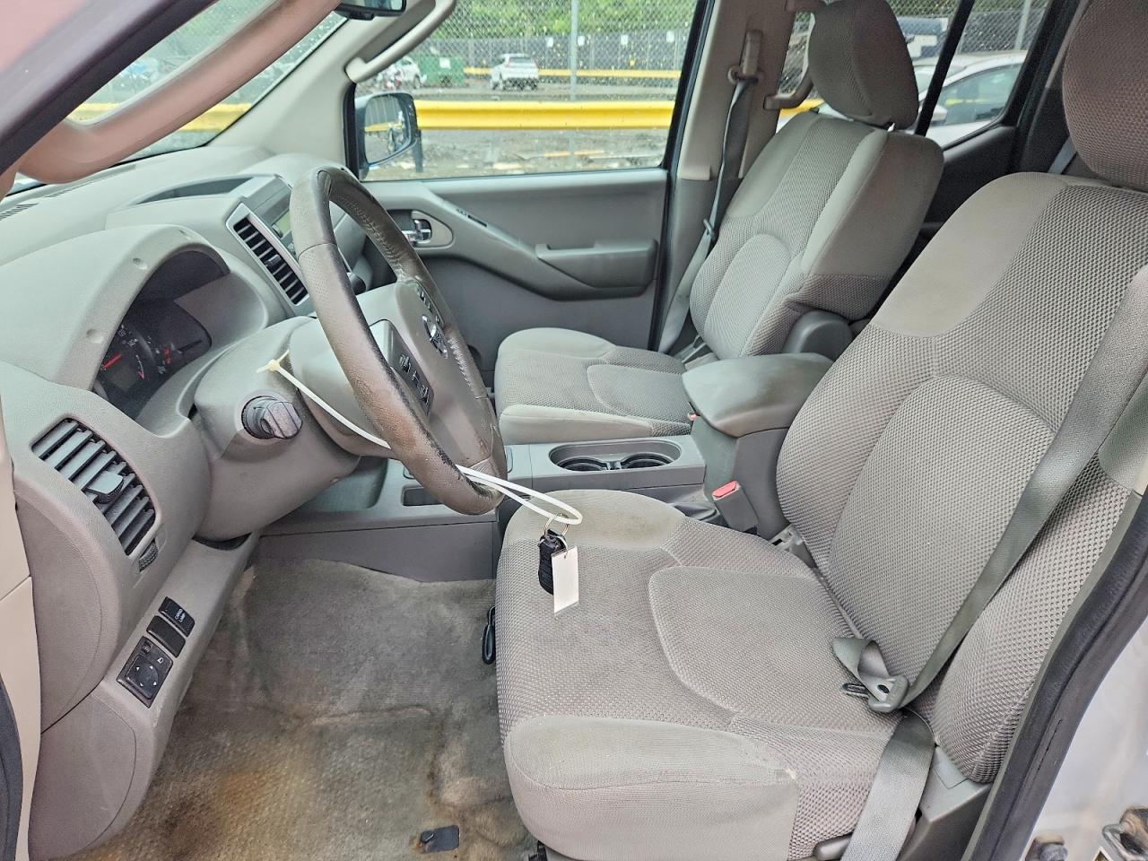 Nissan Frontier S