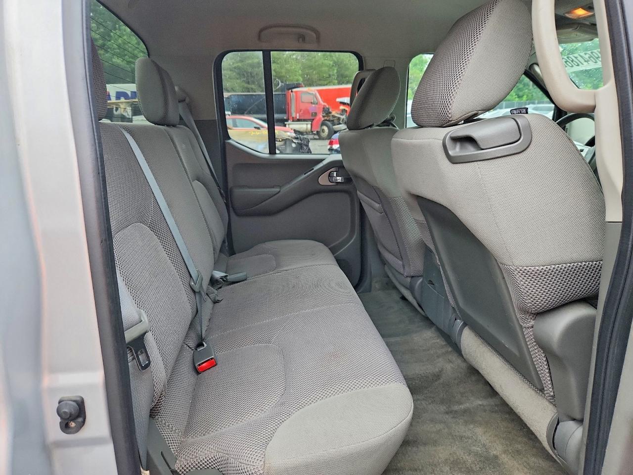 Nissan Frontier S