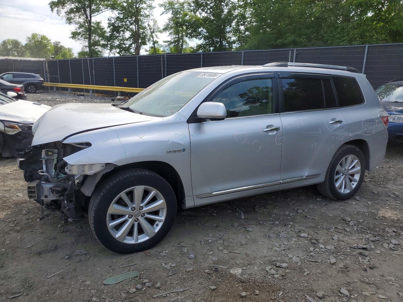 Salvage Toyota Highlander Image