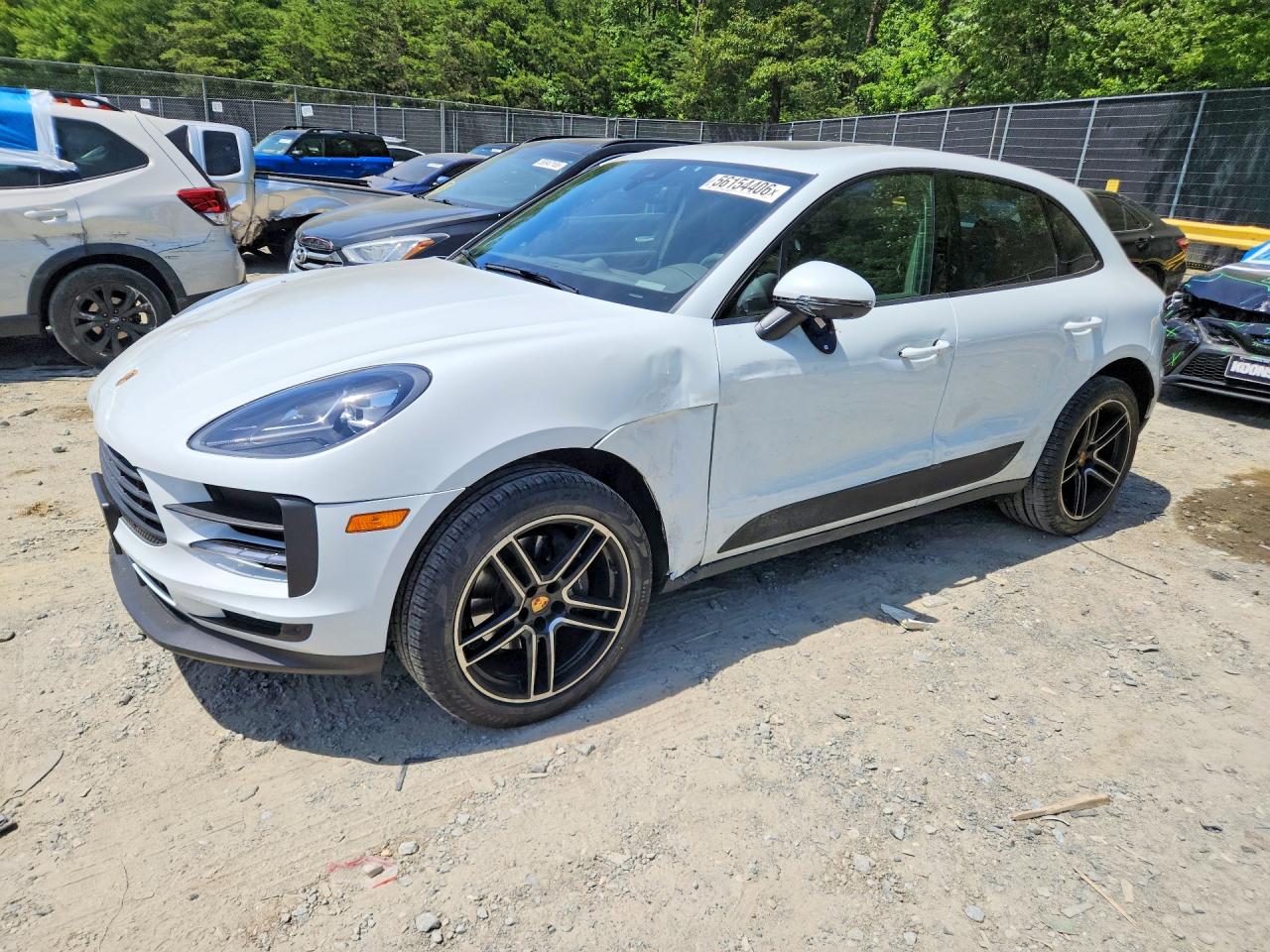 Salvage Porsche Macan Image