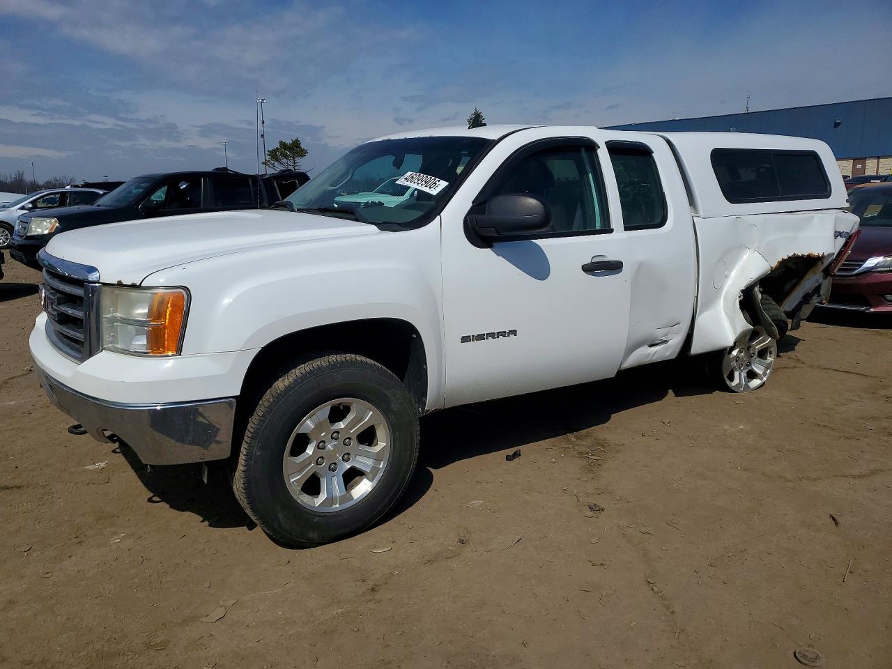 Salvage GMC Sierra Image