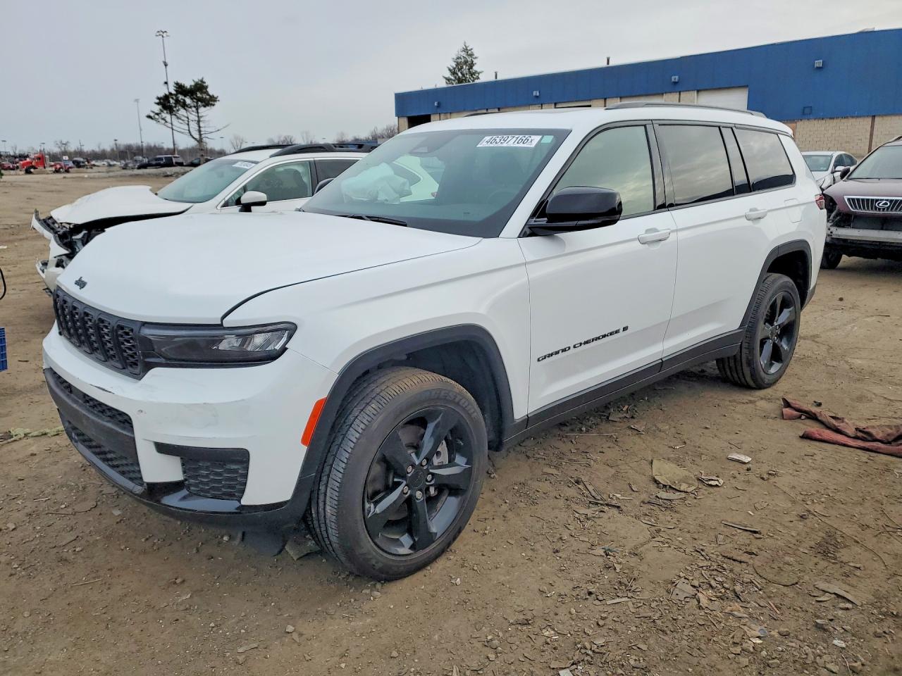 Salvage Jeep Cherokee Image