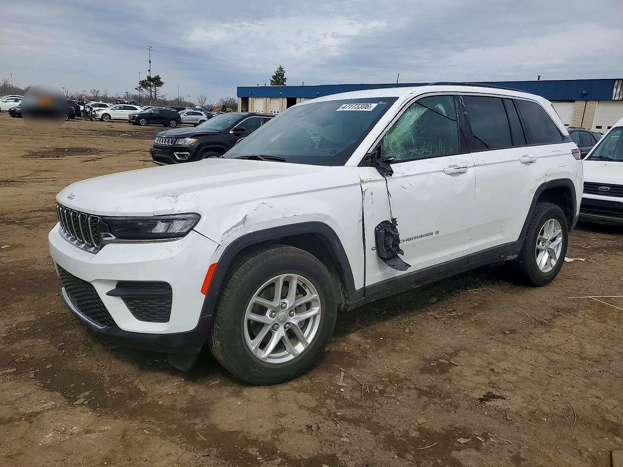 Salvage Jeep Cherokee Image