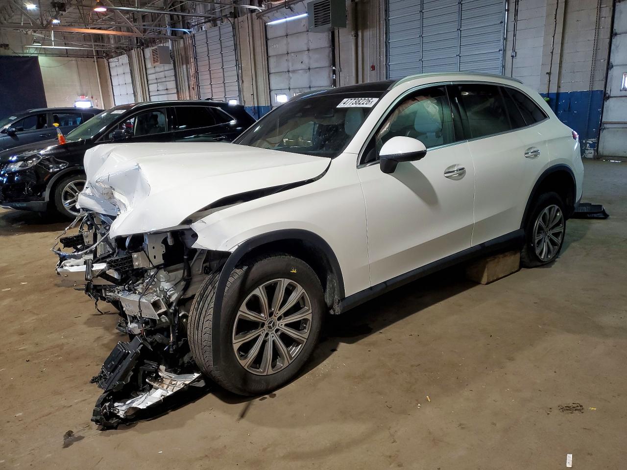 Salvage Mercedes-Benz GLC Image